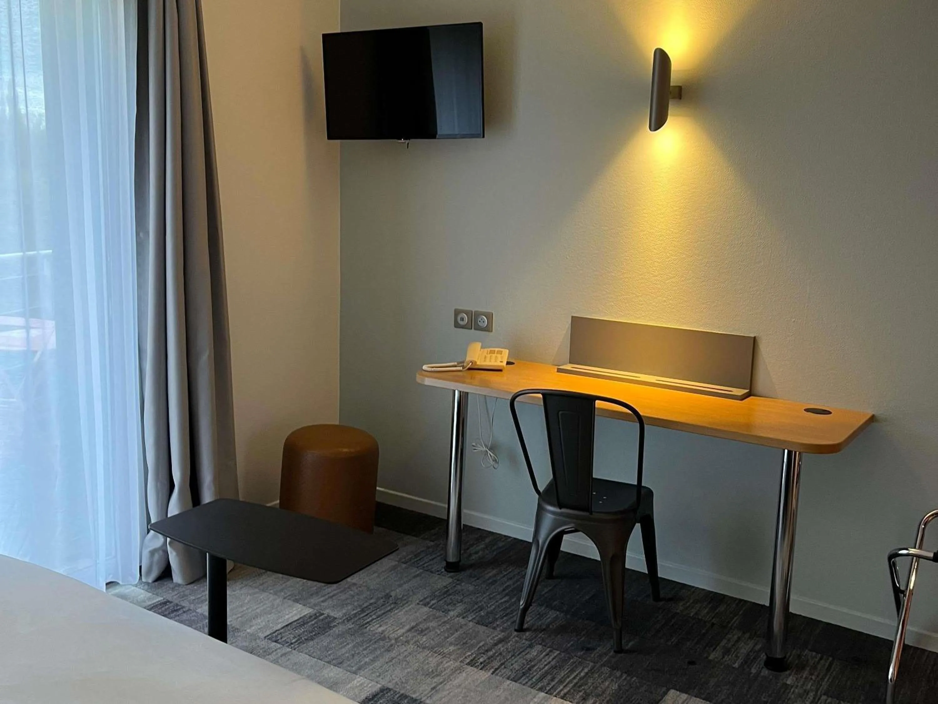 Bedroom in ibis Styles Bourbon Lancy