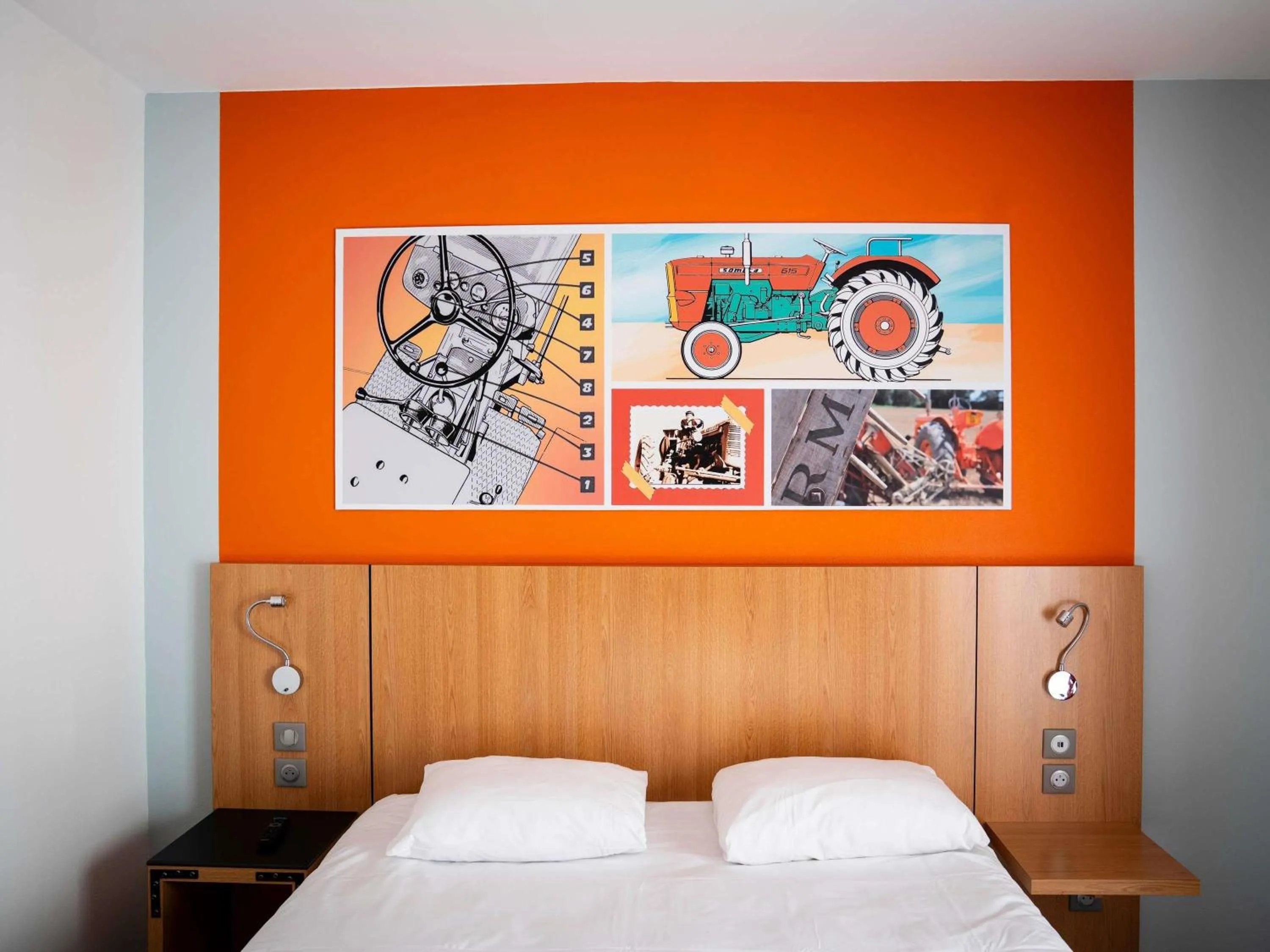 Bedroom, Bed in ibis Styles Bourbon Lancy