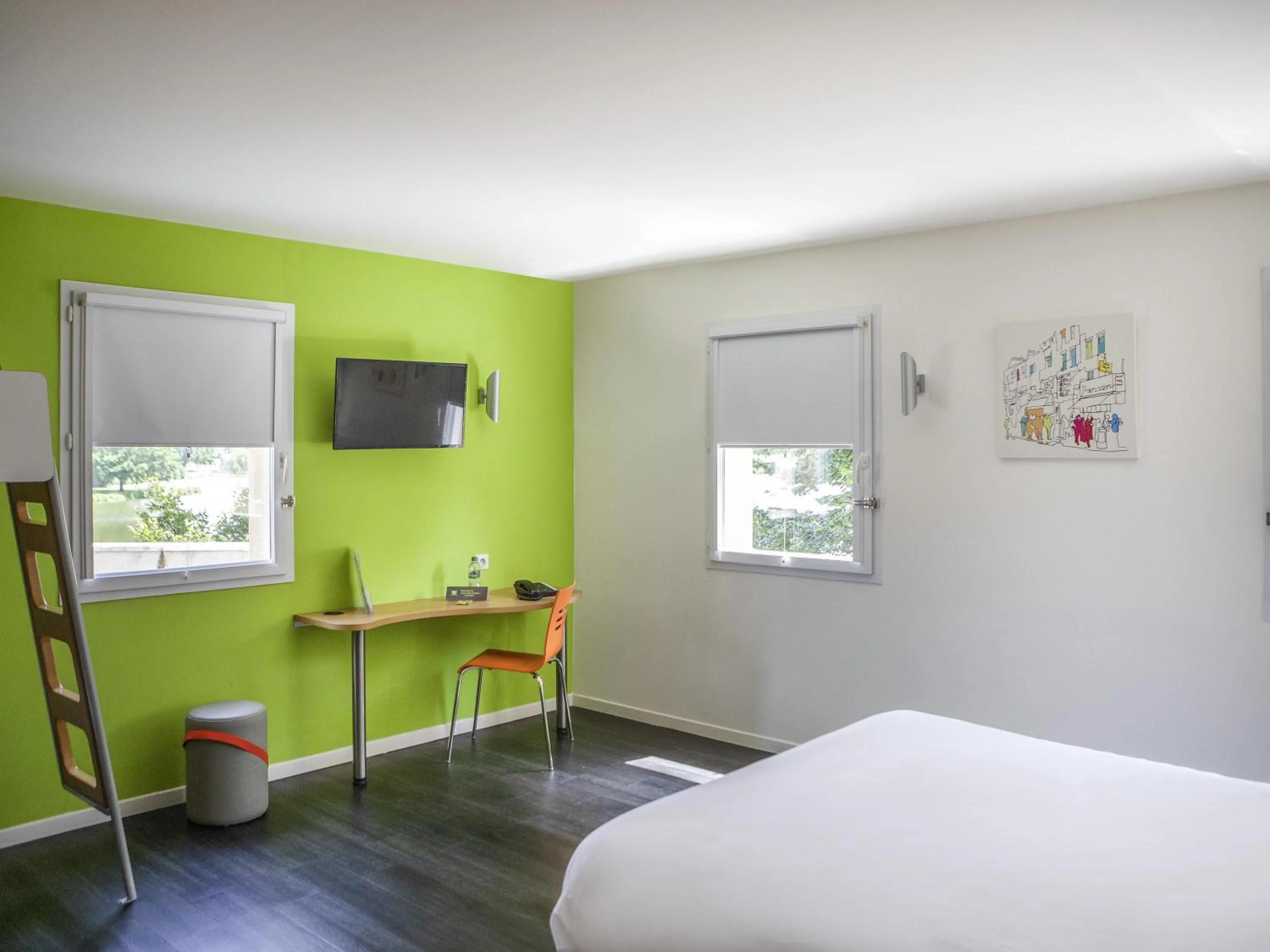 Bedroom, Bed in ibis Styles Bourbon Lancy