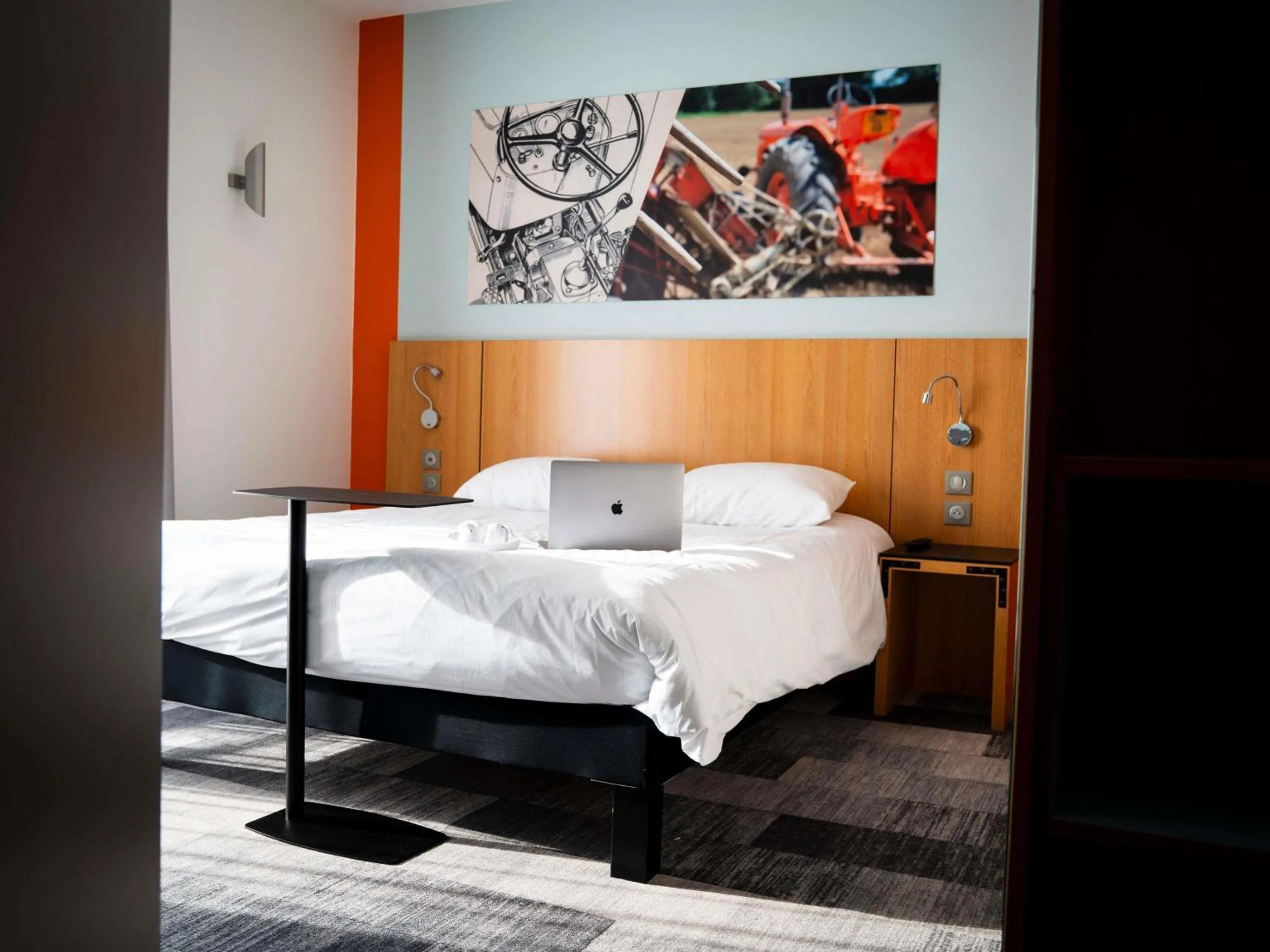 Bedroom, Bed in ibis Styles Bourbon Lancy