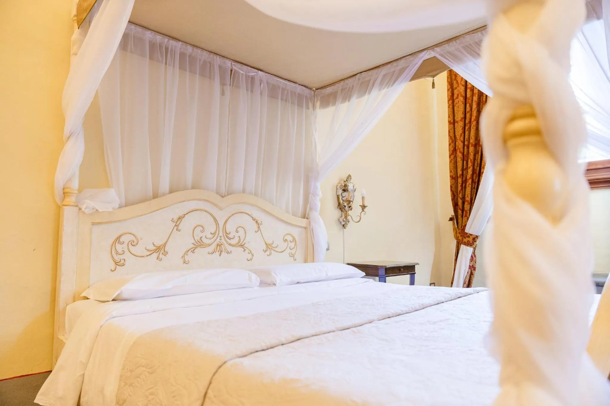 Bed in Villa Il Fedino