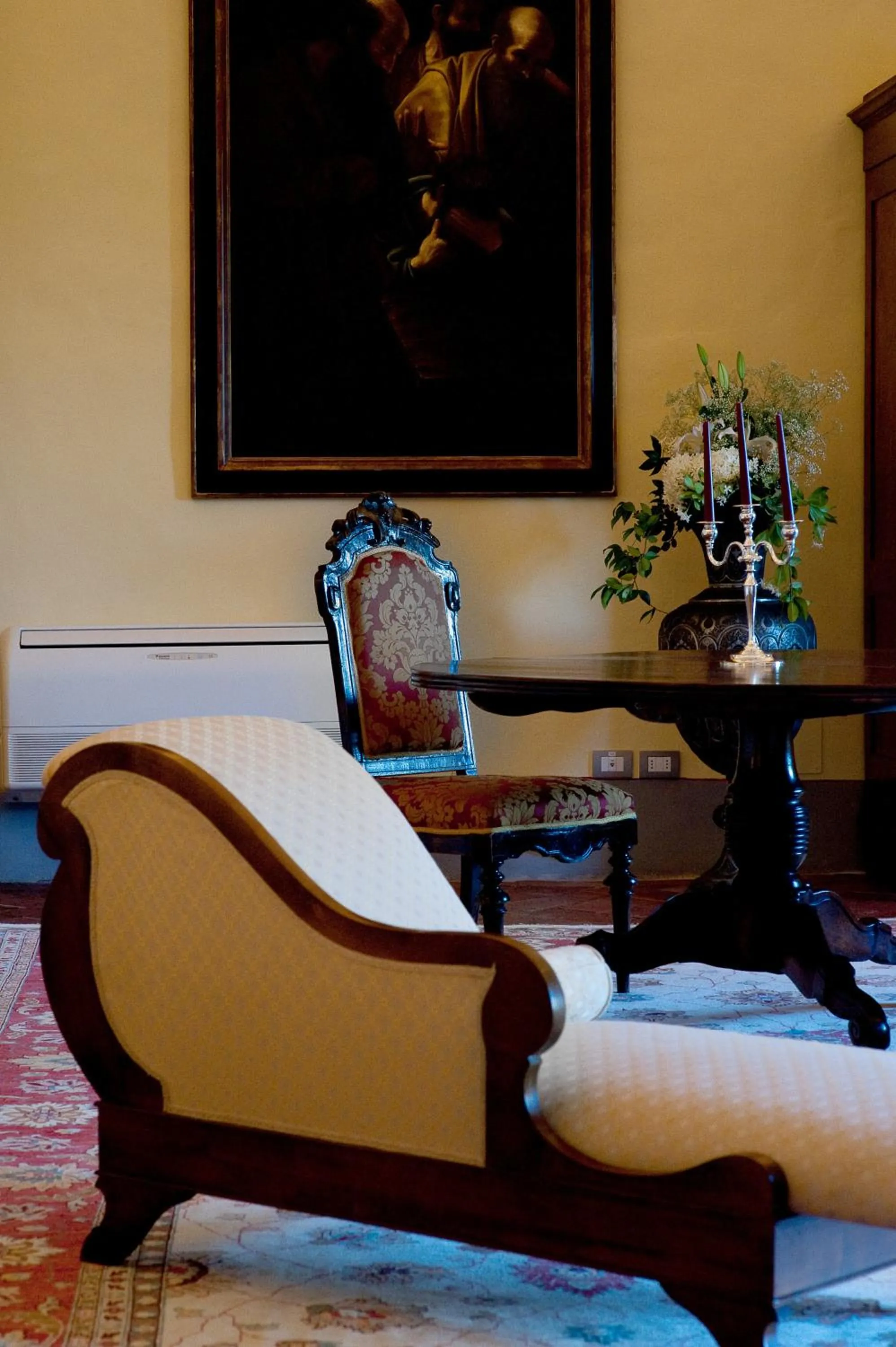 Seating area in Villa Il Fedino