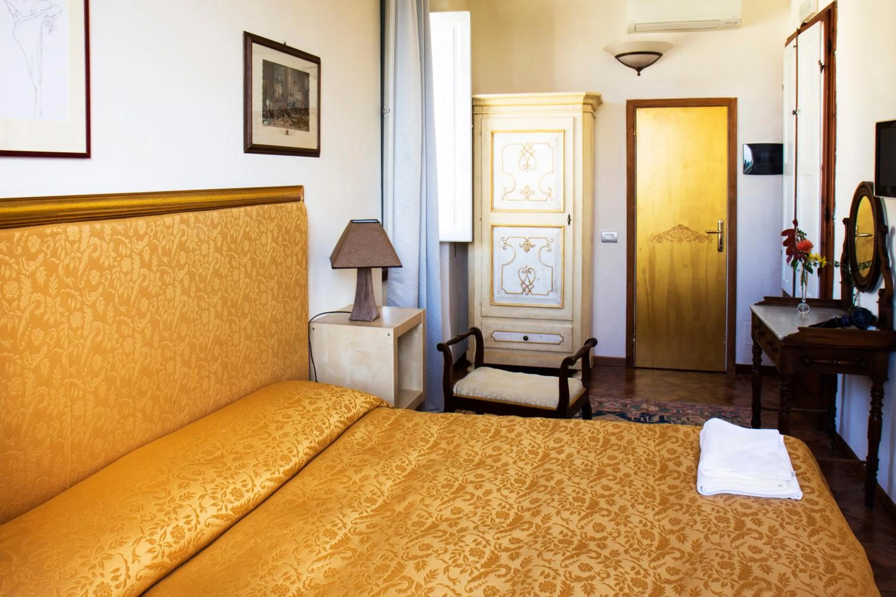 Bed in Villa Il Fedino