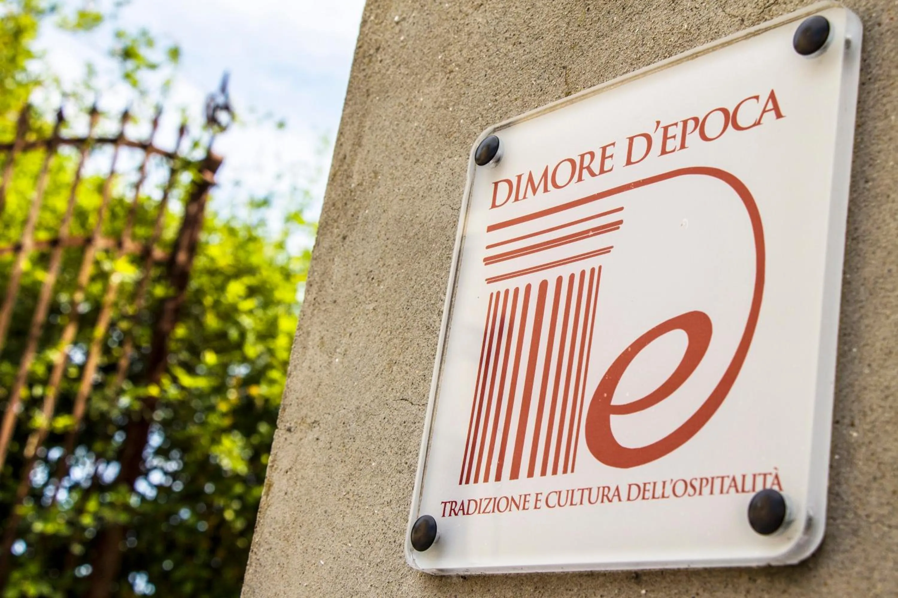 Logo/Certificate/Sign in Villa Il Fedino