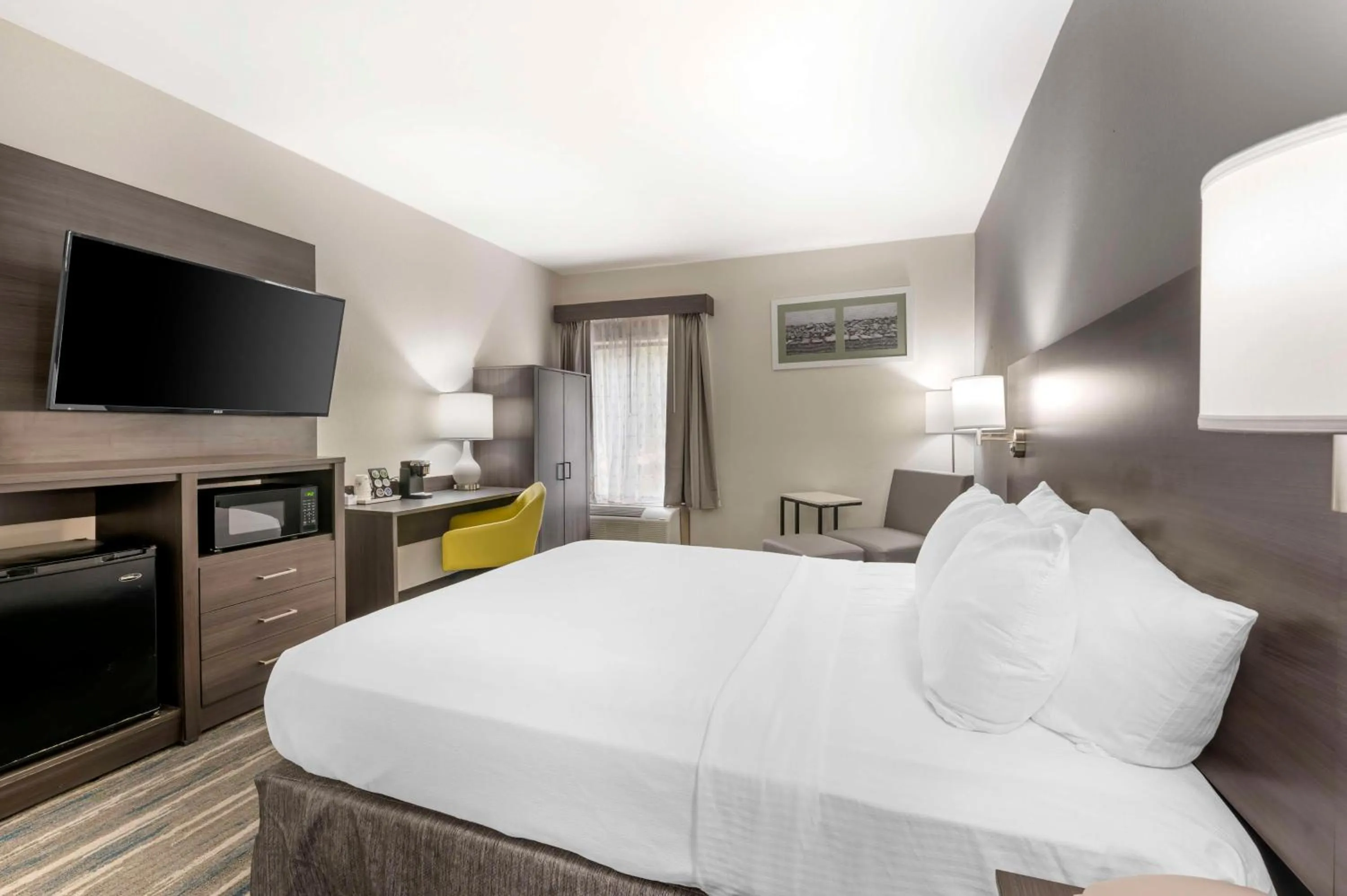 Bedroom, Bed in Best Western Heartland Inn