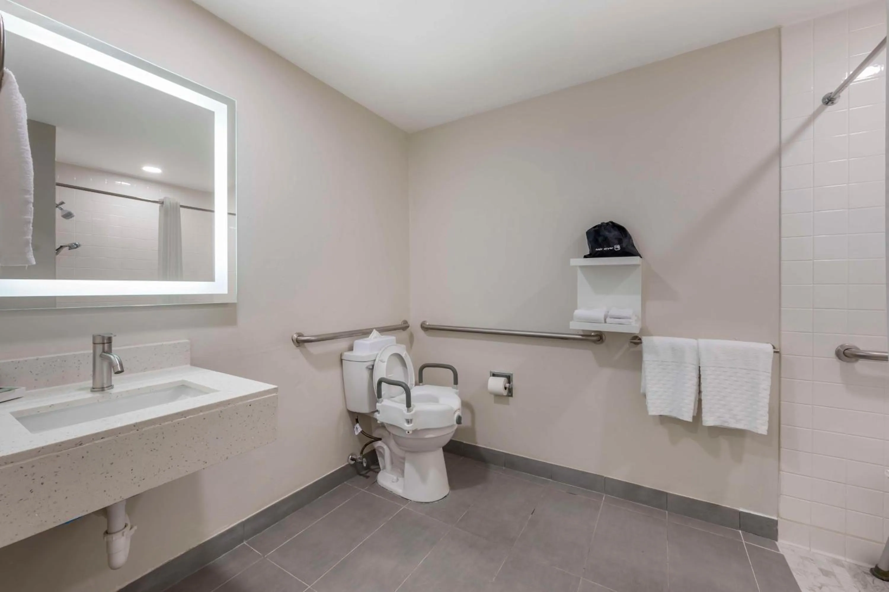 Bathroom in Best Western Heartland Inn