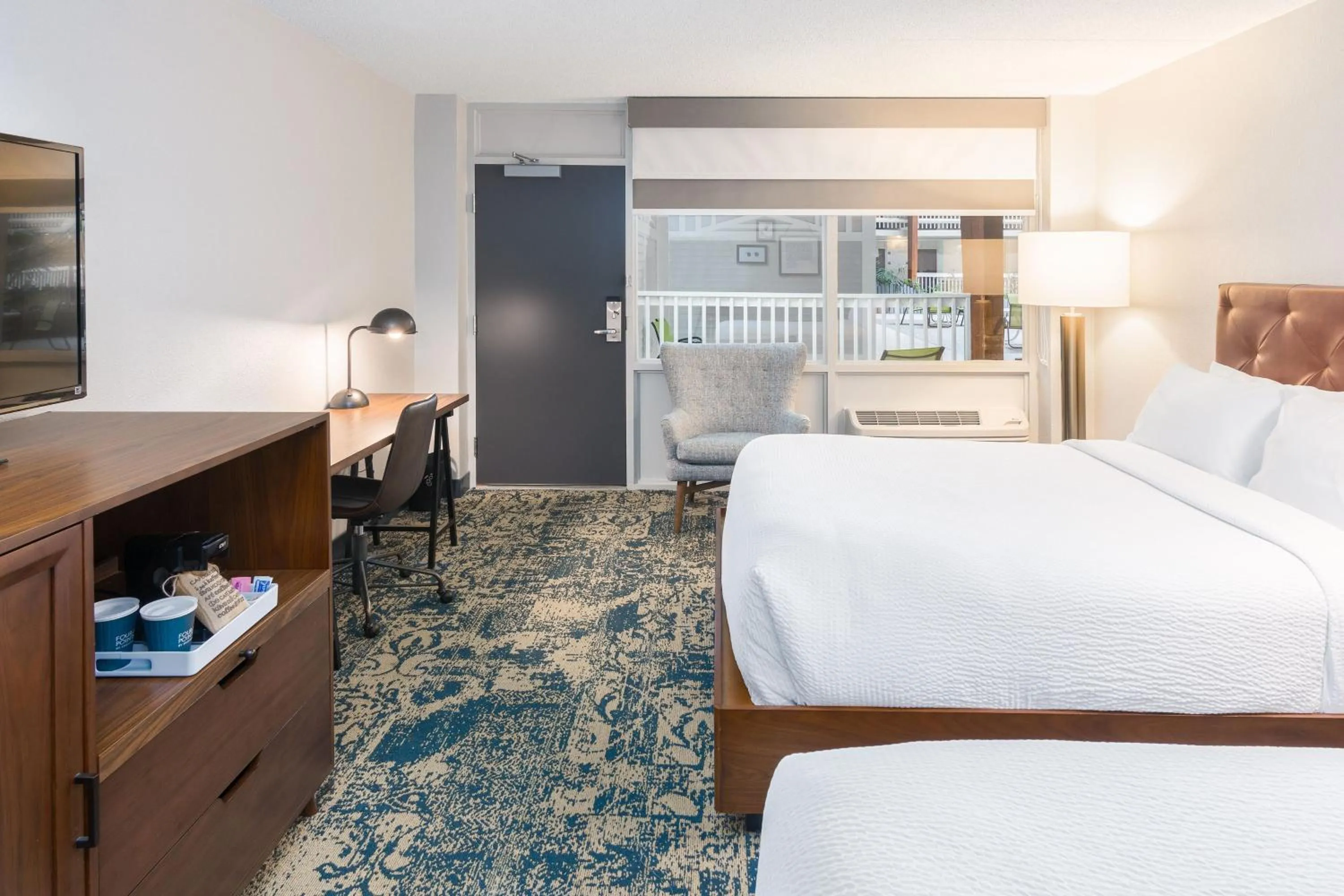 Photo of the whole room, Bed in Four Points by Sheraton Eastham Cape Cod