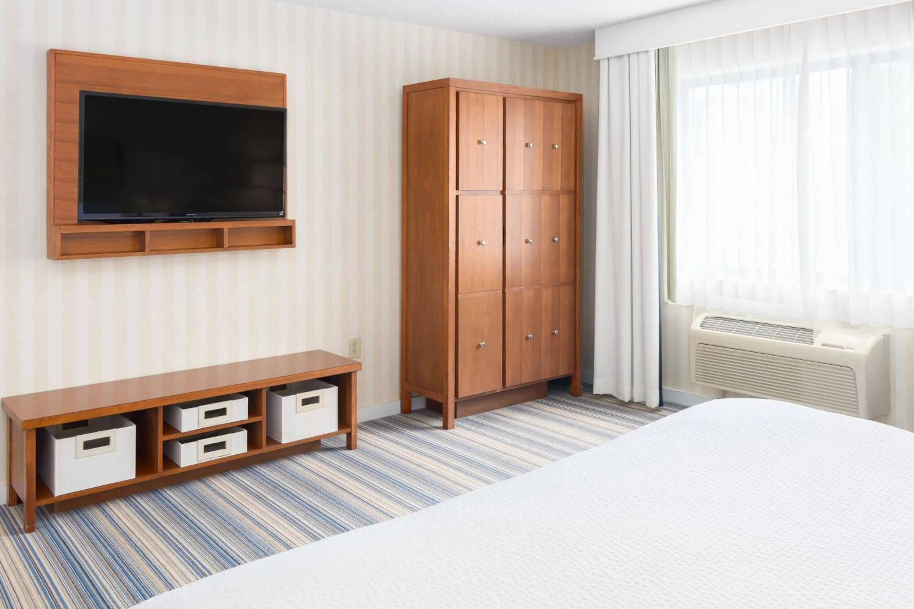 Bedroom, Bed in Four Points by Sheraton Eastham Cape Cod