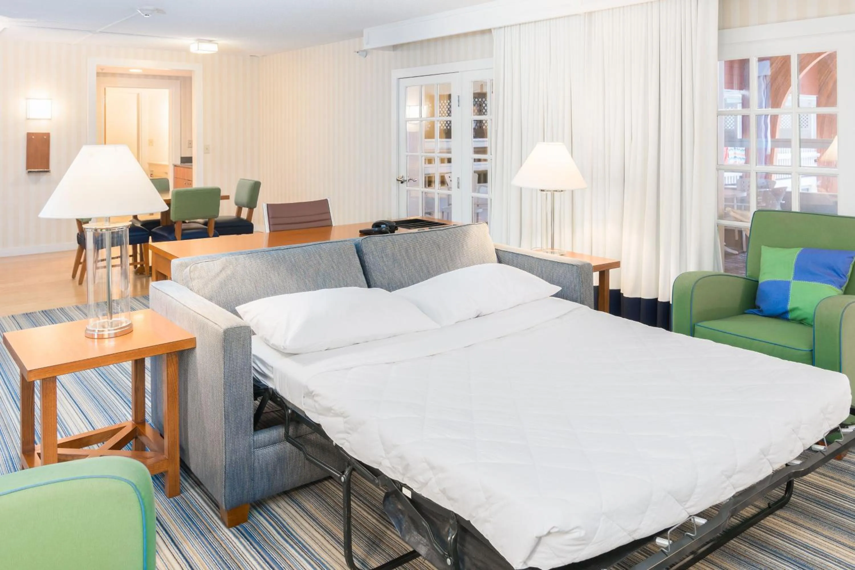 Living room, Bed in Four Points by Sheraton Eastham Cape Cod