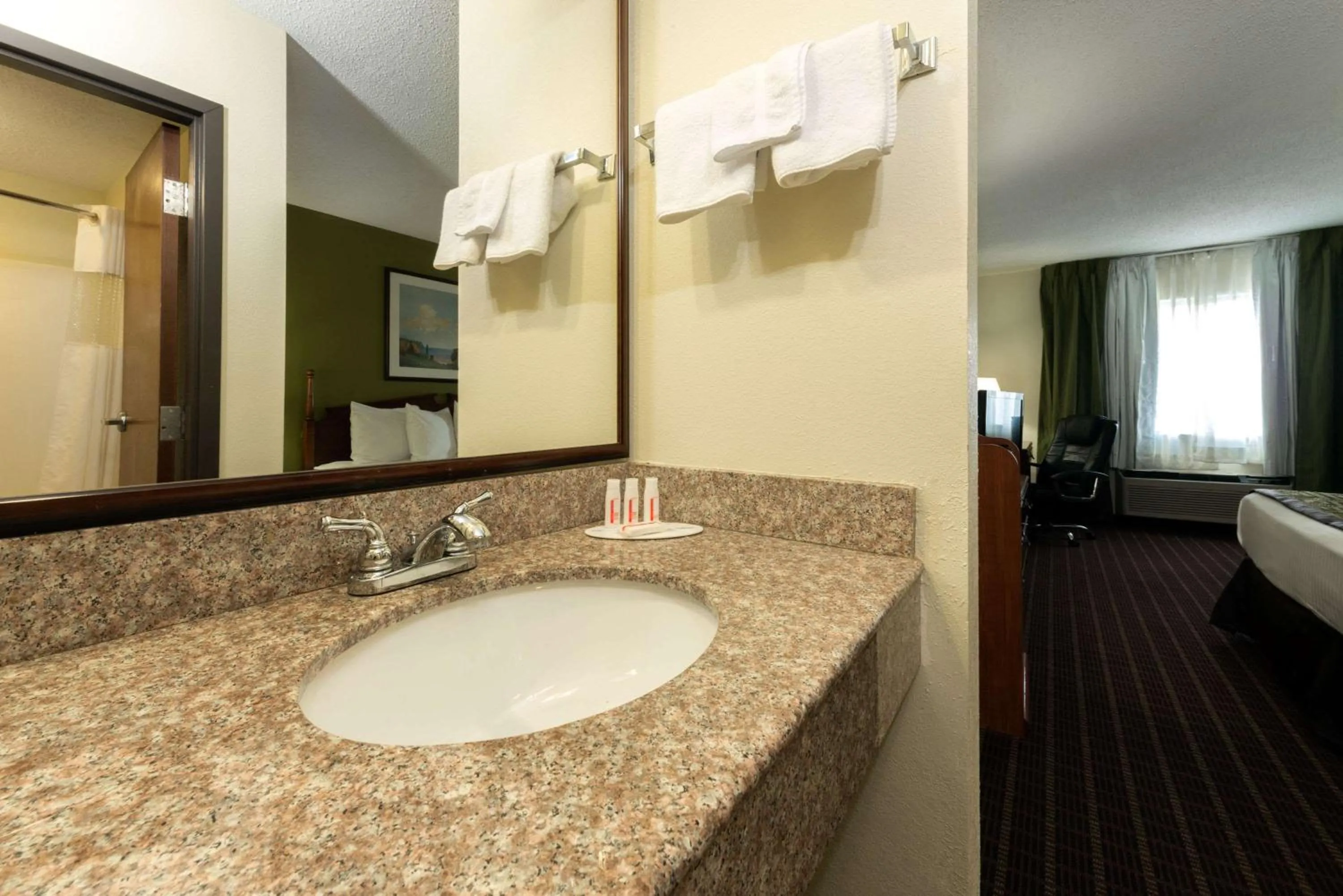 Bedroom in Baymont by Wyndham Louisville South I 65