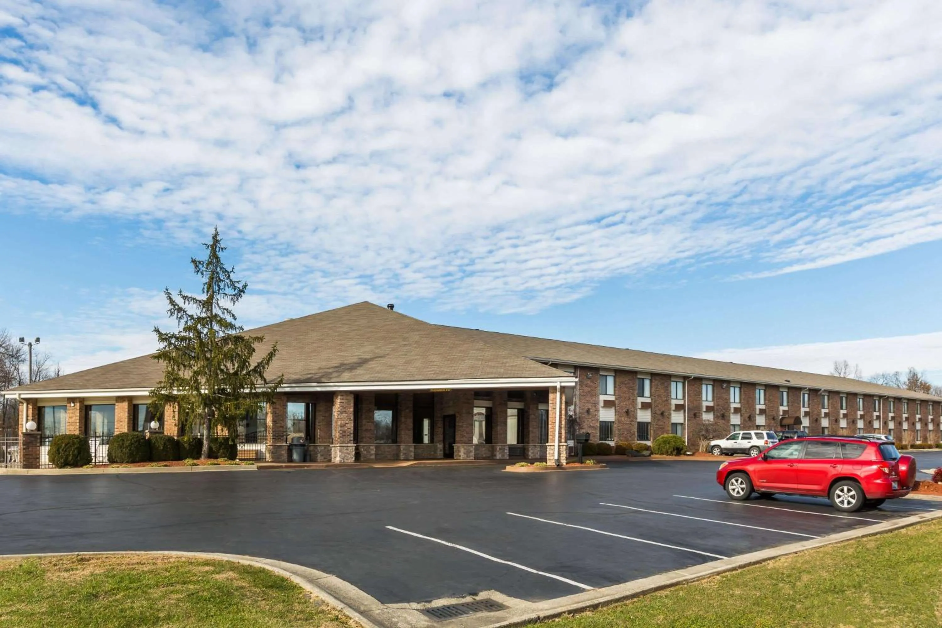 Property building in Baymont by Wyndham Louisville South I 65