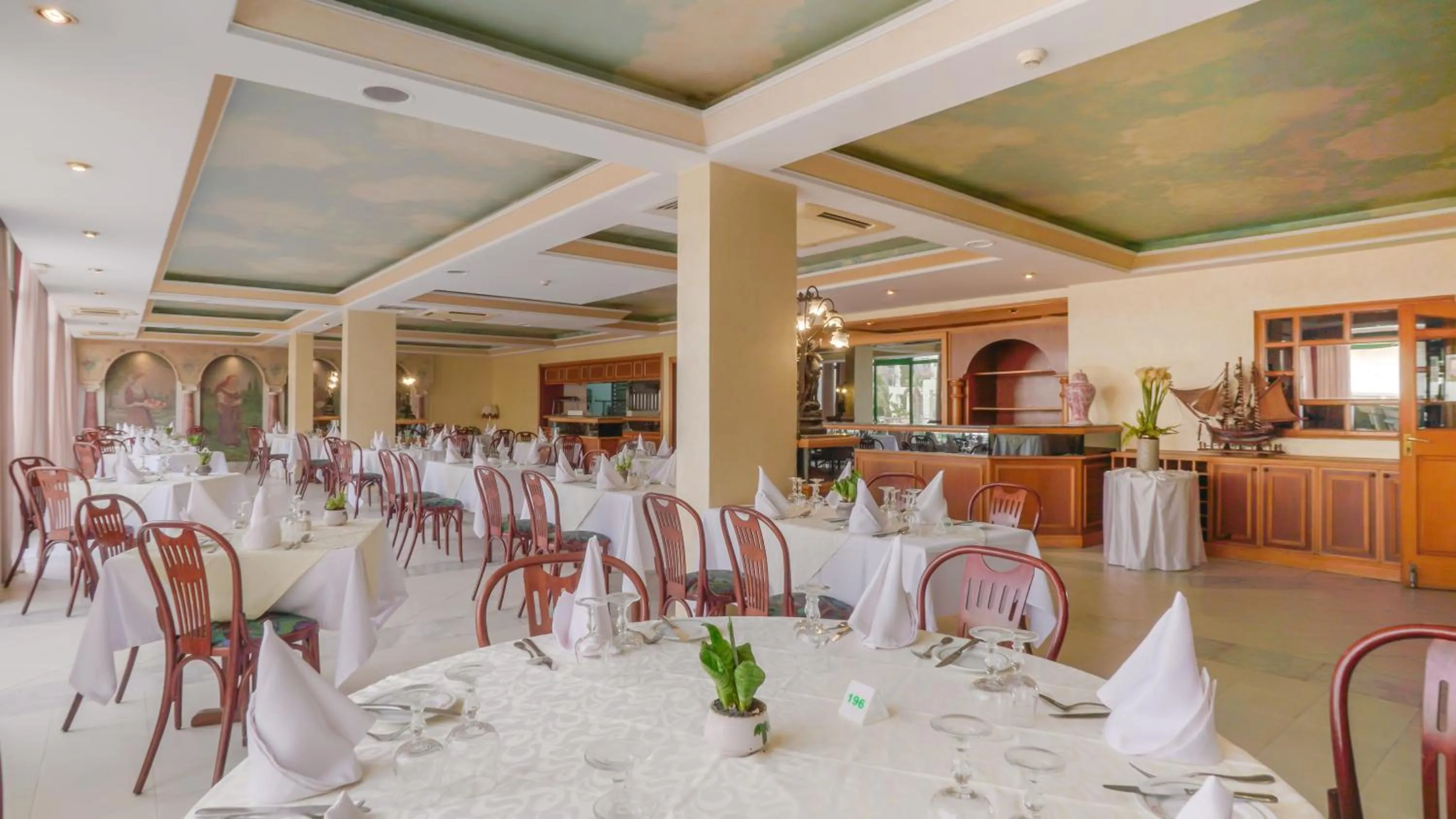 Restaurant/places to eat in Agadir Beach Club