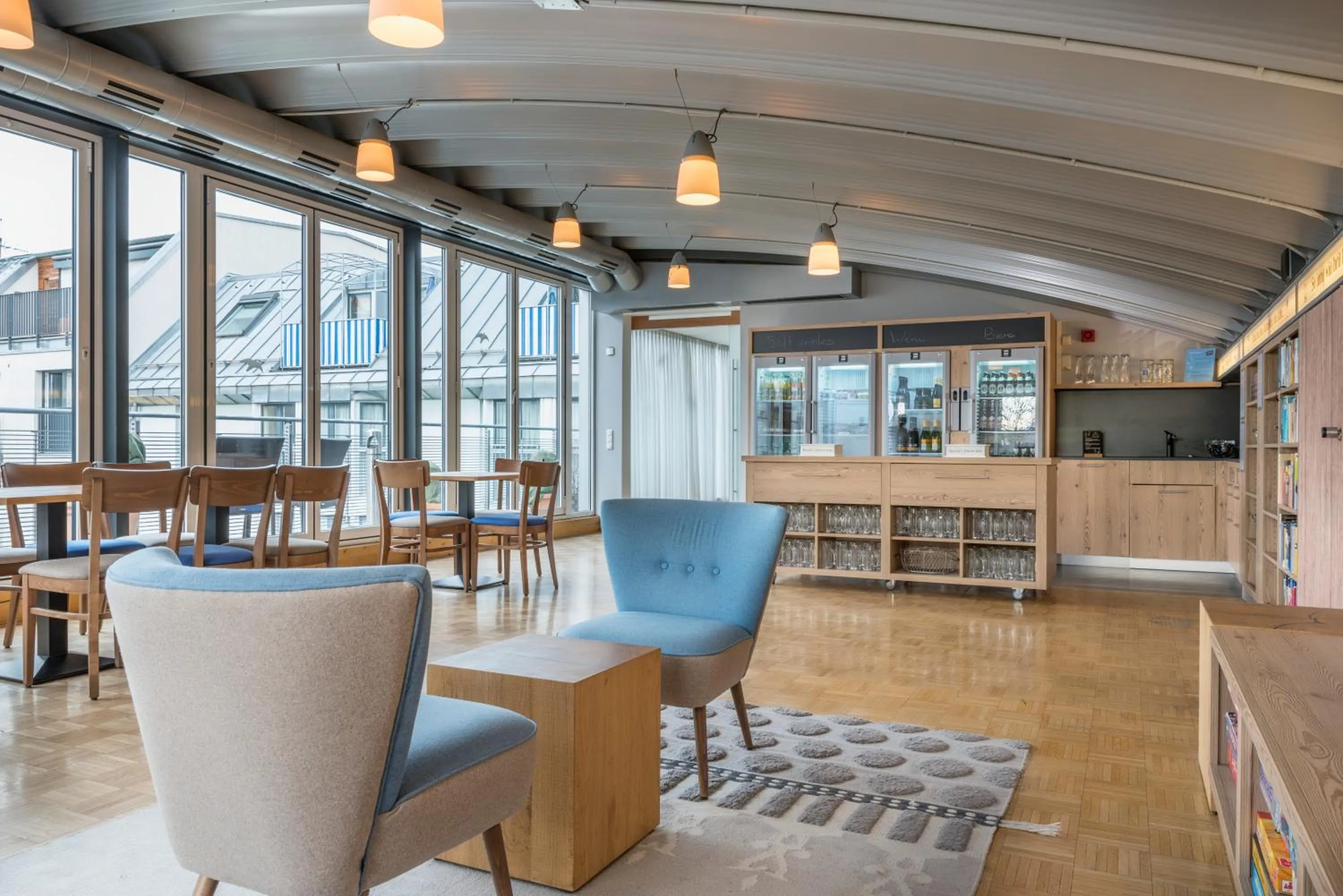 Communal lounge/ TV room in Hapimag Ferienwohnungen München