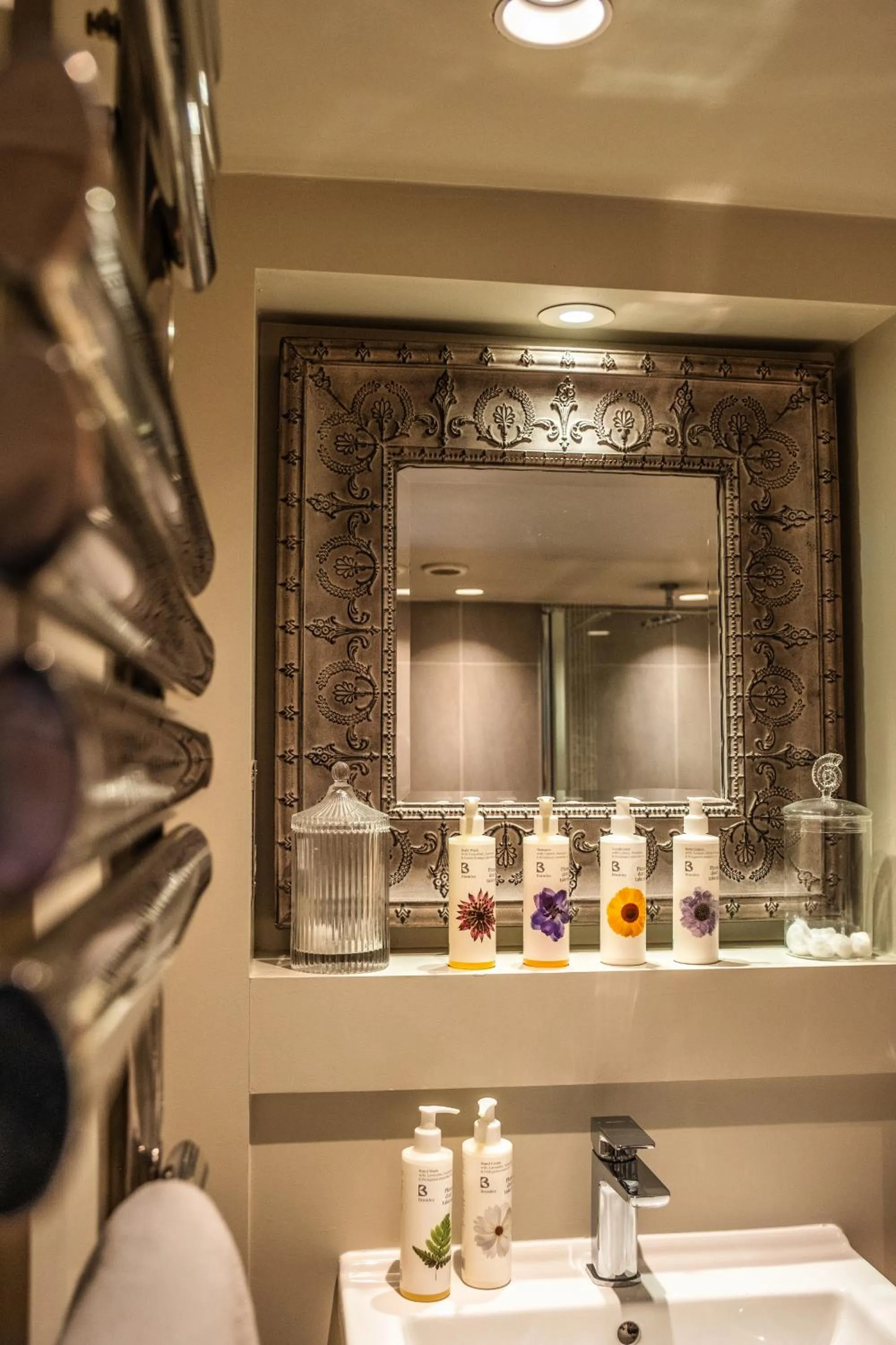 Bathroom in Wiveton Bell