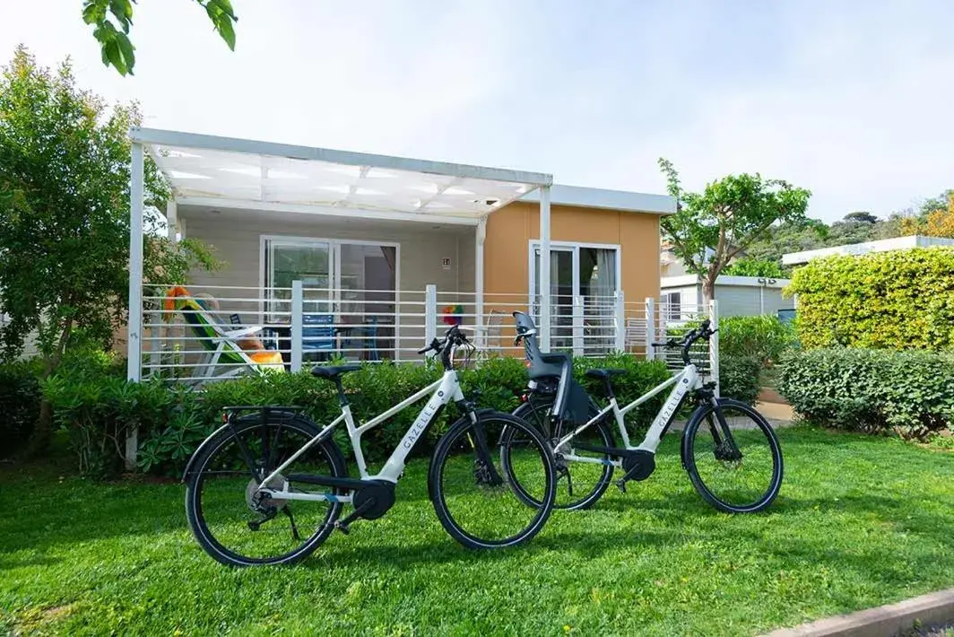 Bungalow Design in Camping Village Baia Azzurra Bungalow Design in Camping Village Baia Azzurra