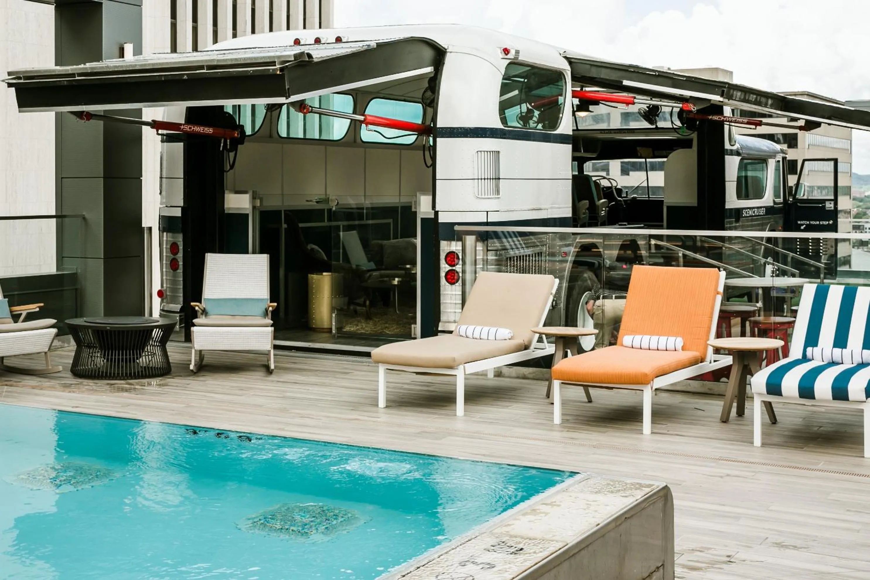 Restaurant/places to eat in Bobby Hotel