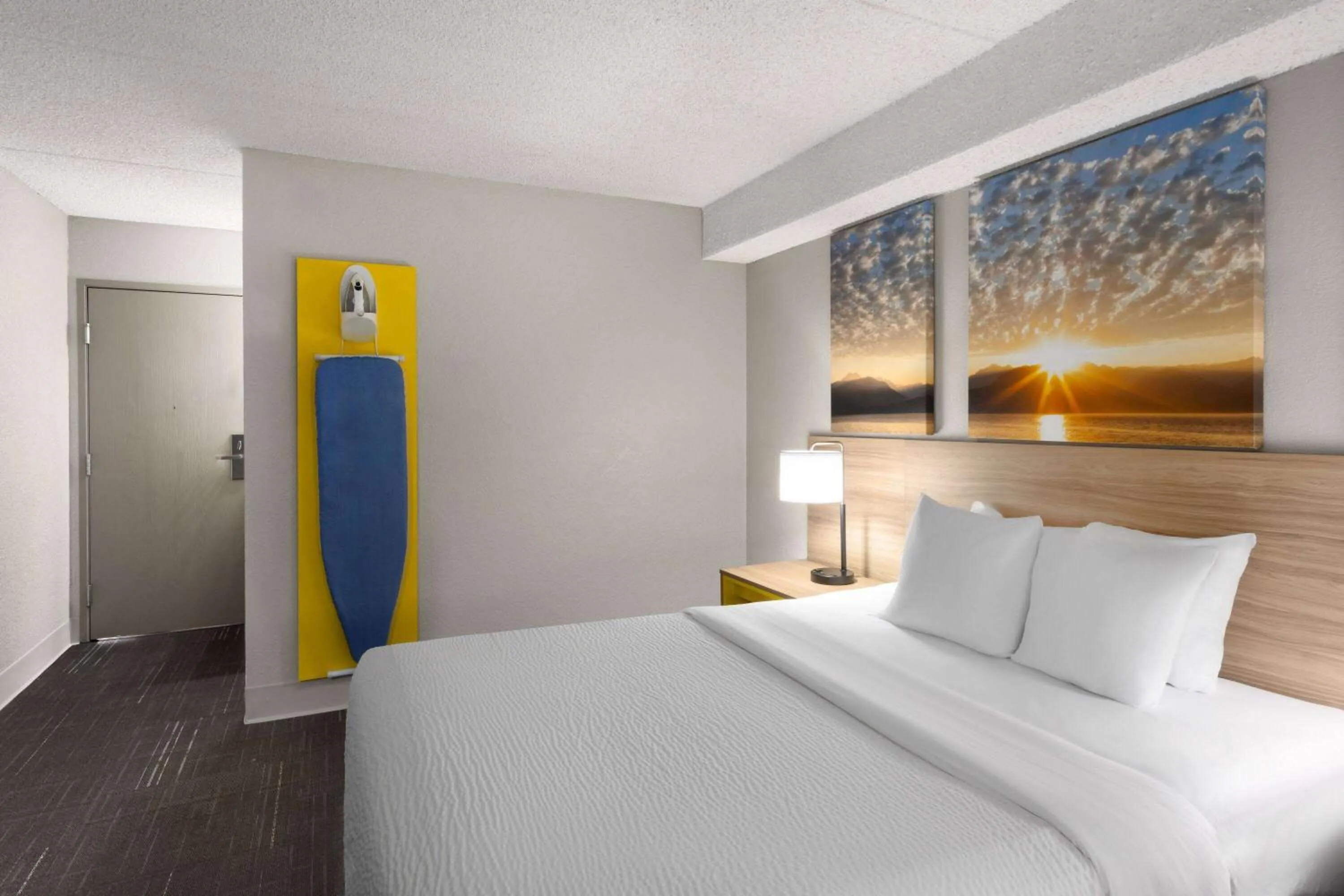 Photo of the whole room, Bed in Days Inn & Suites by Wyndham Bozeman