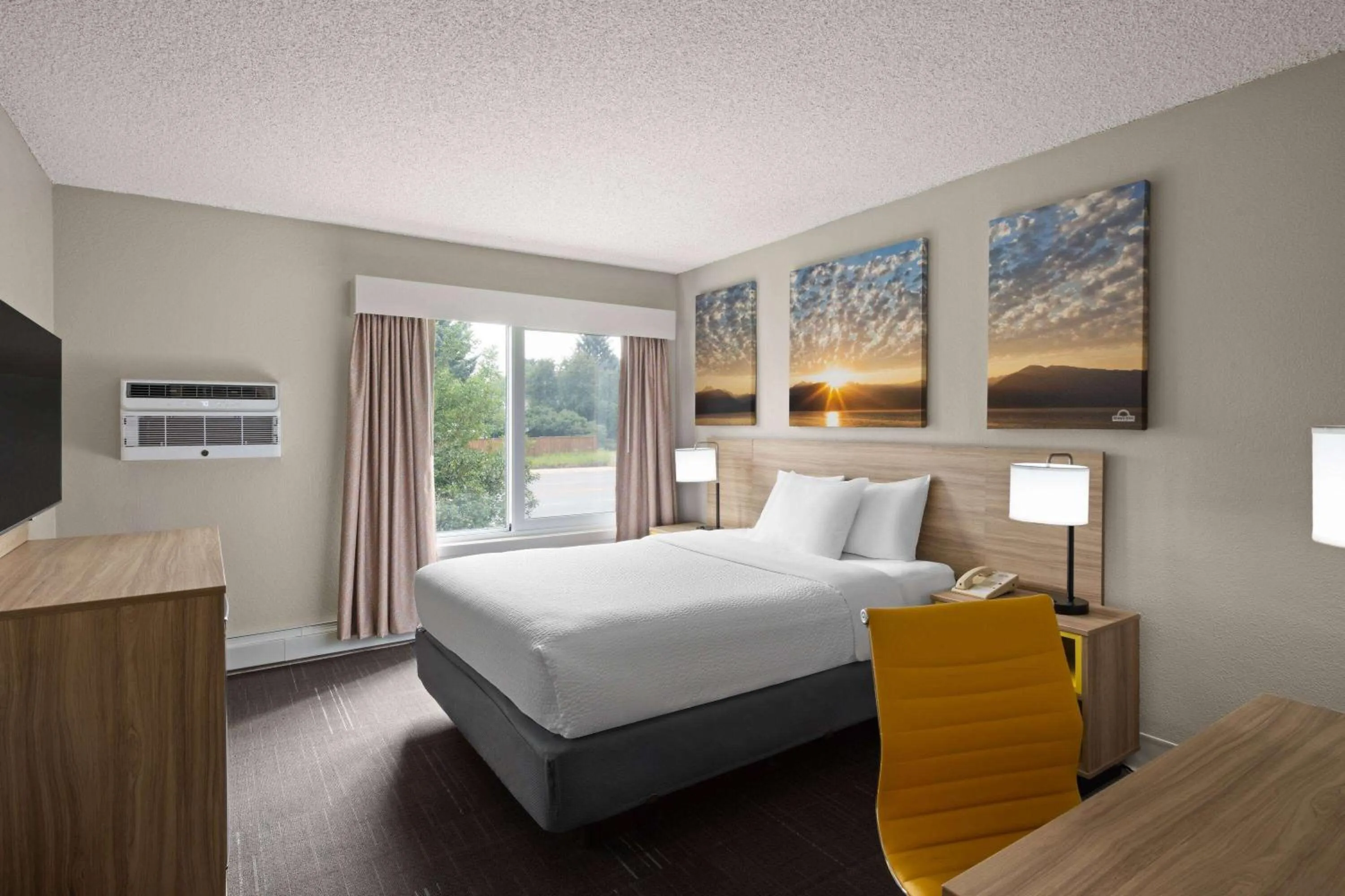 Photo of the whole room, Bed in Days Inn & Suites by Wyndham Bozeman