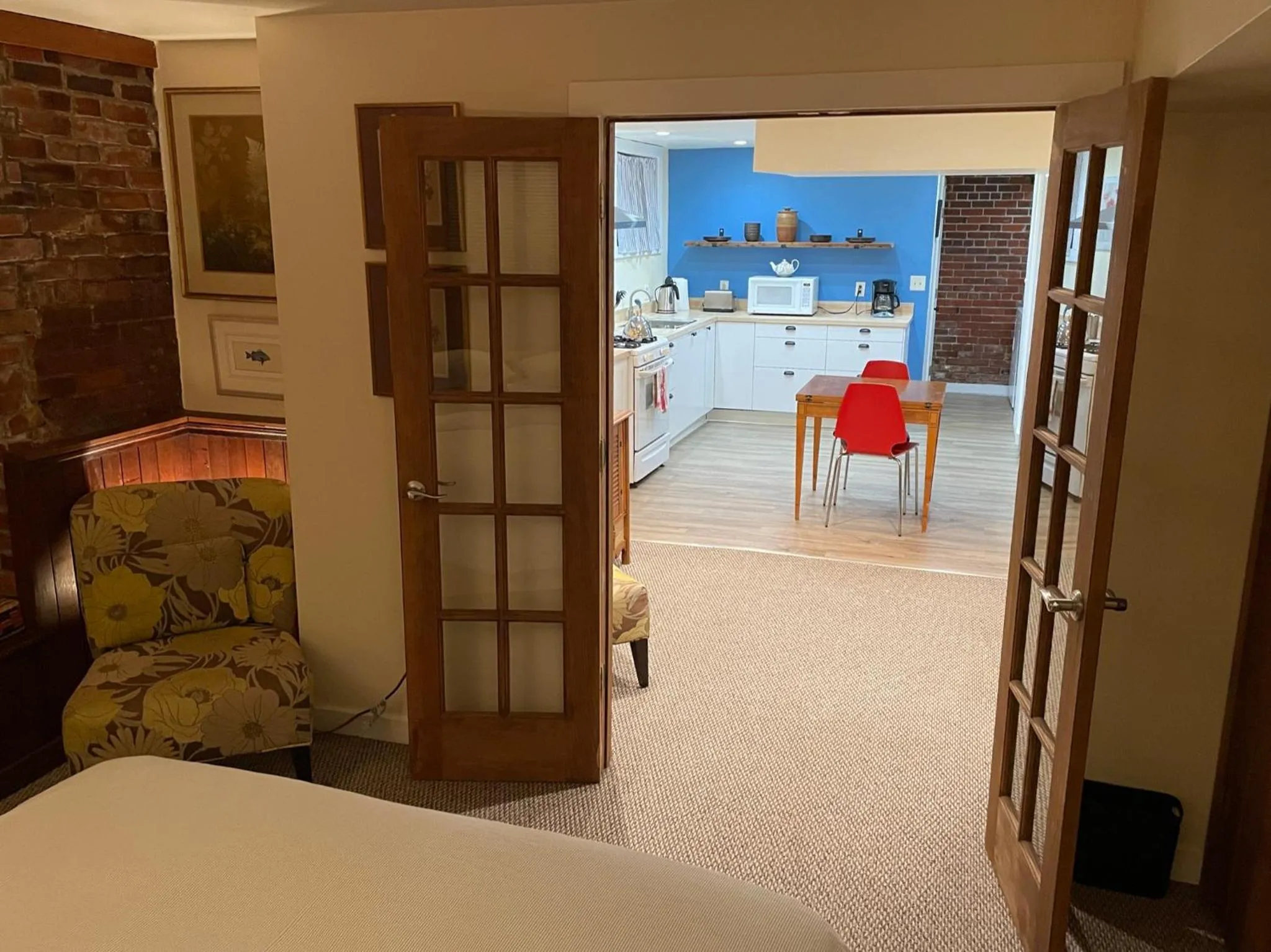 Kitchen or kitchenette, Bed in Portland International Guesthouse