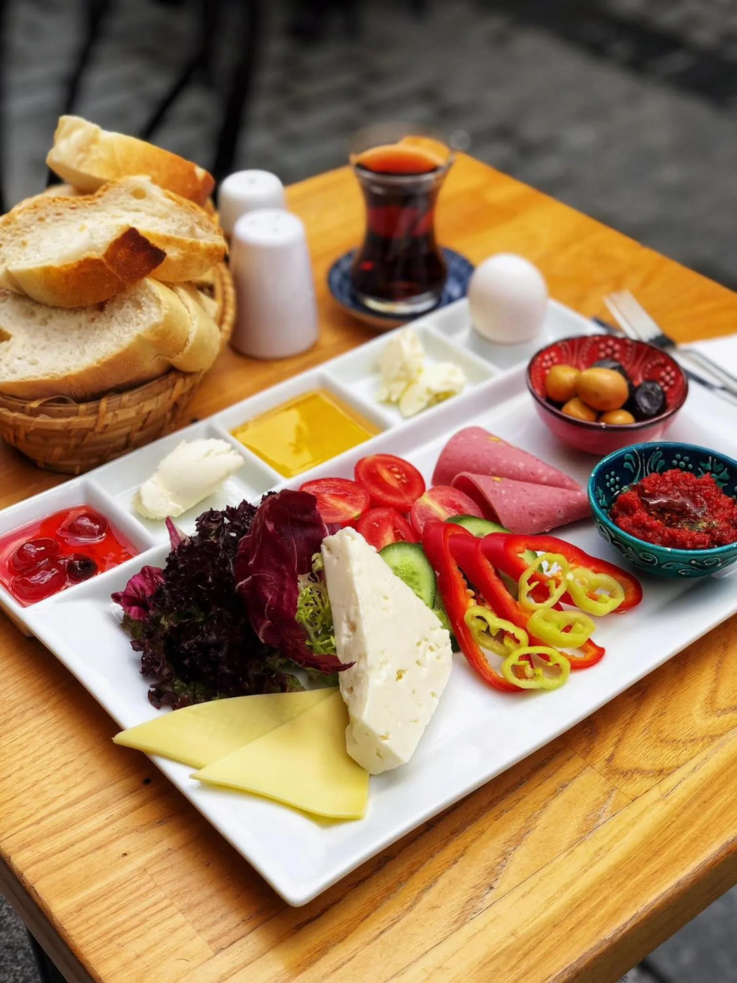 Restaurant/places to eat in Aslan Home Apart