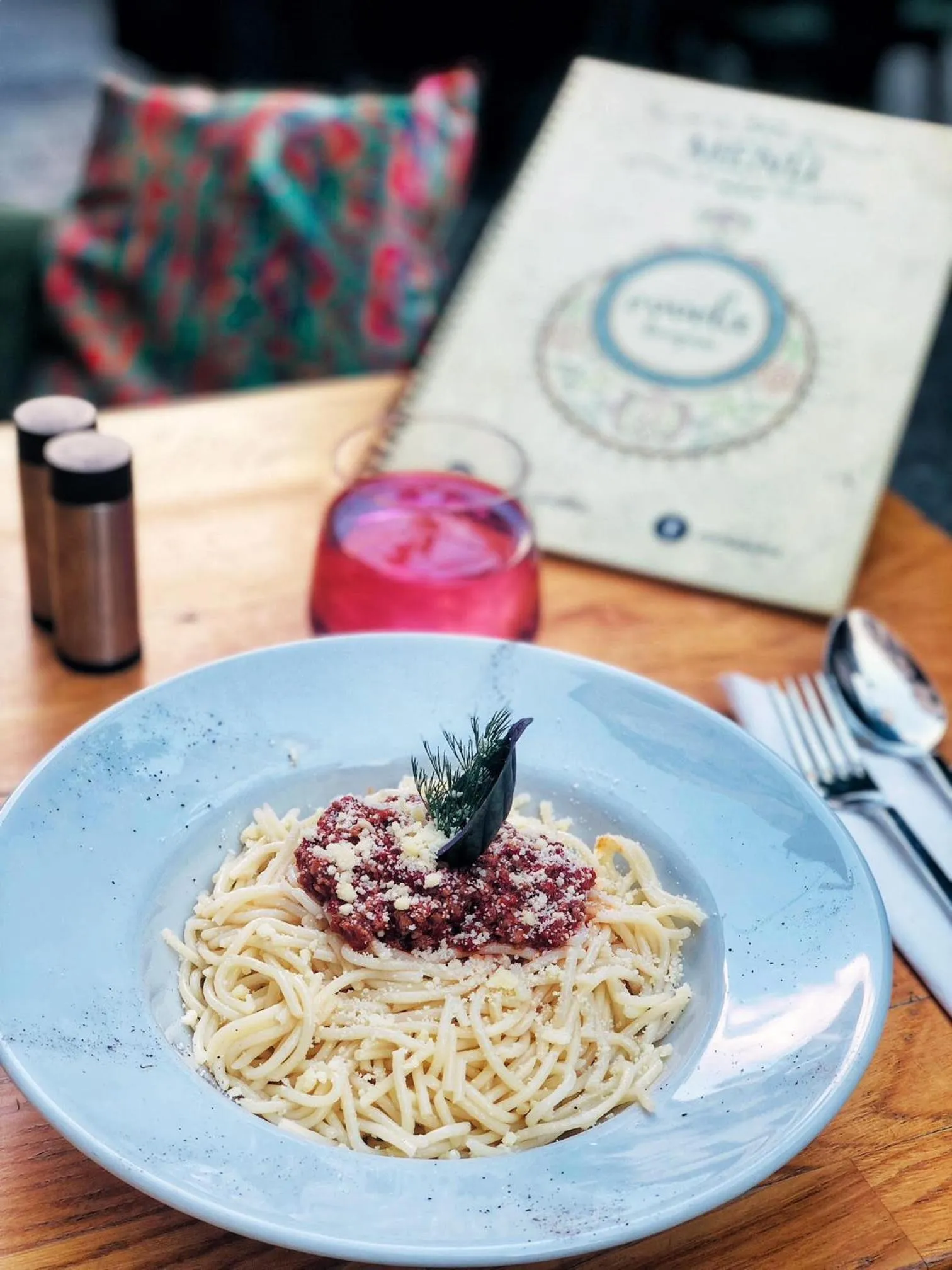 Restaurant/places to eat in Aslan Home Apart