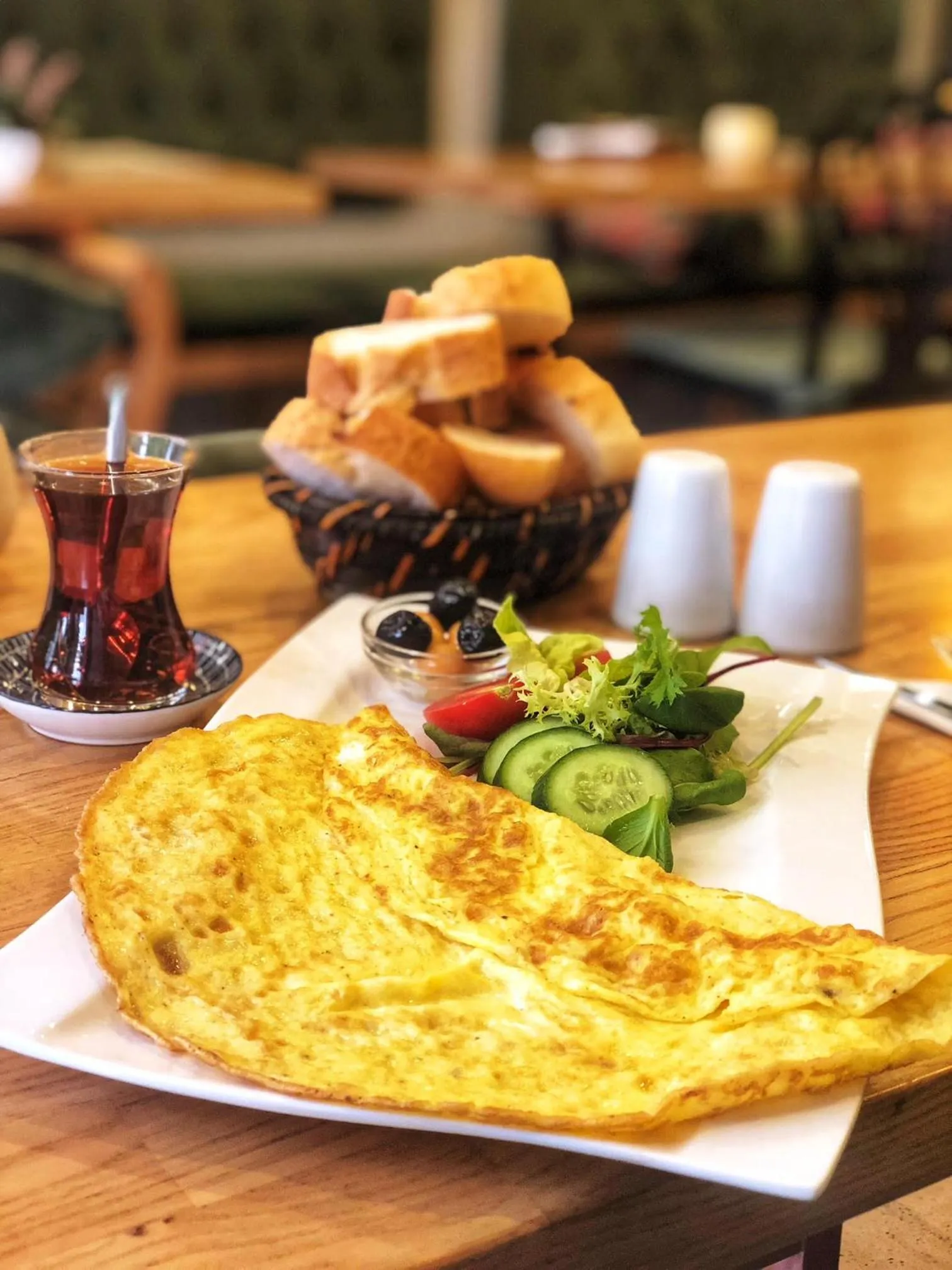 Restaurant/places to eat in Aslan Home Apart