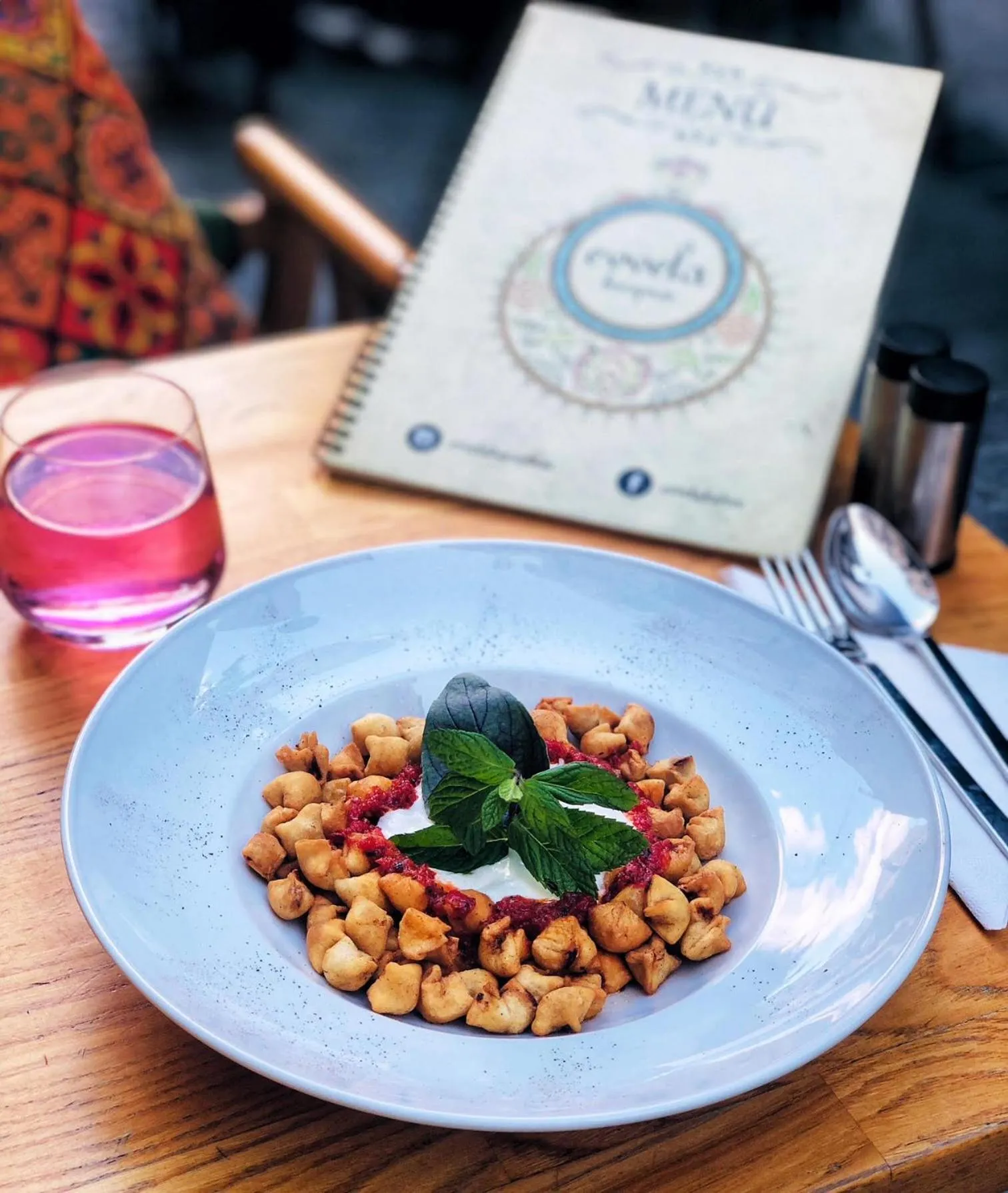 Restaurant/places to eat in Aslan Home Apart