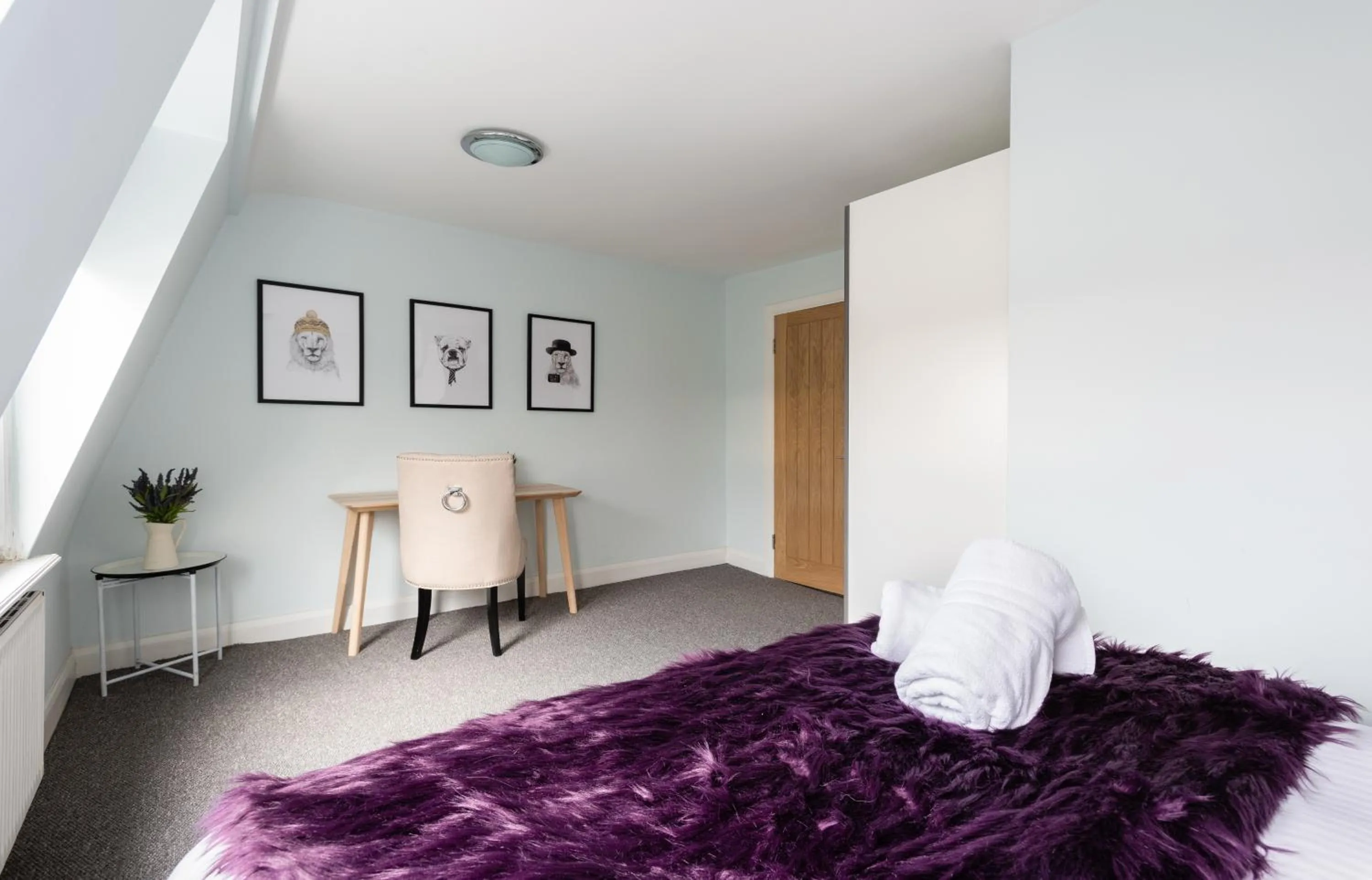 Bedroom, Bed in The Love Walk Apartments