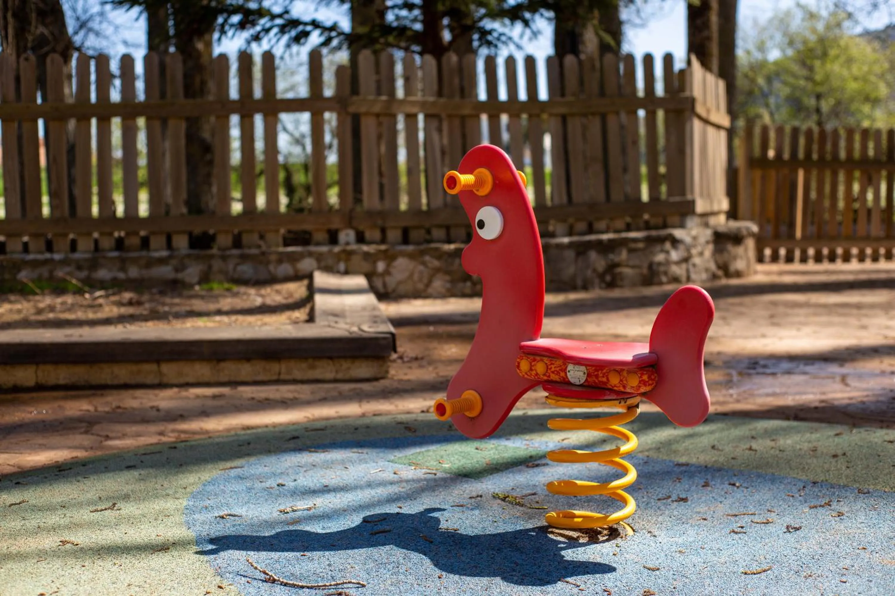 Children play ground in Hotel Rural El Castillejo - A 15 min de Ronda