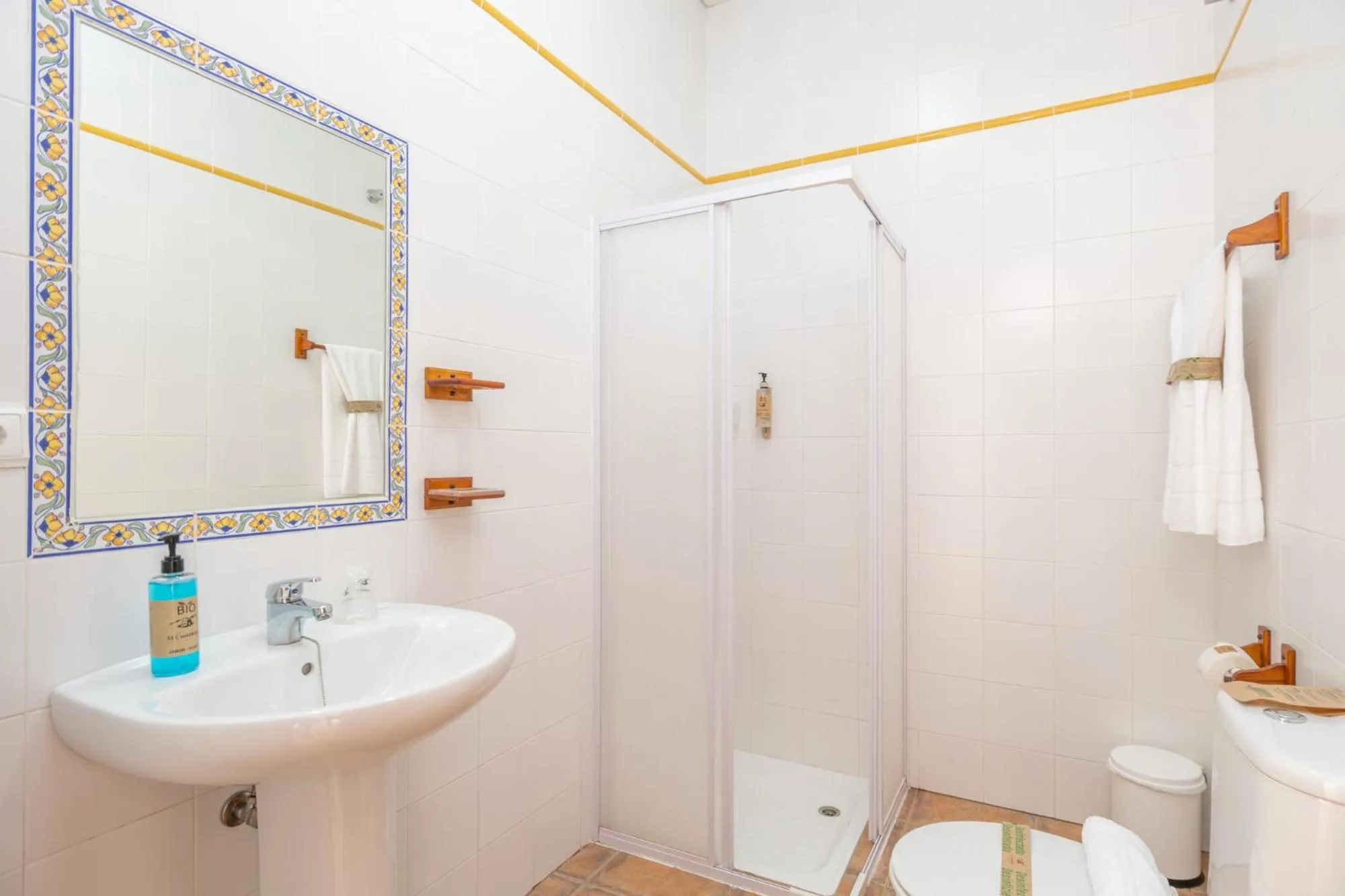 Bathroom in Hotel Rural El Castillejo - A 15 min de Ronda