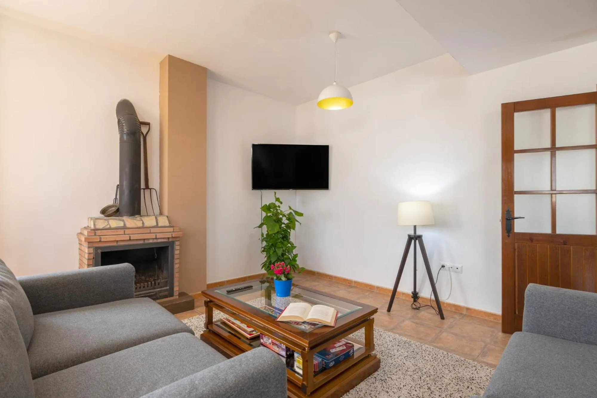 Communal lounge/ TV room in Hotel Rural El Castillejo - A 15 min de Ronda