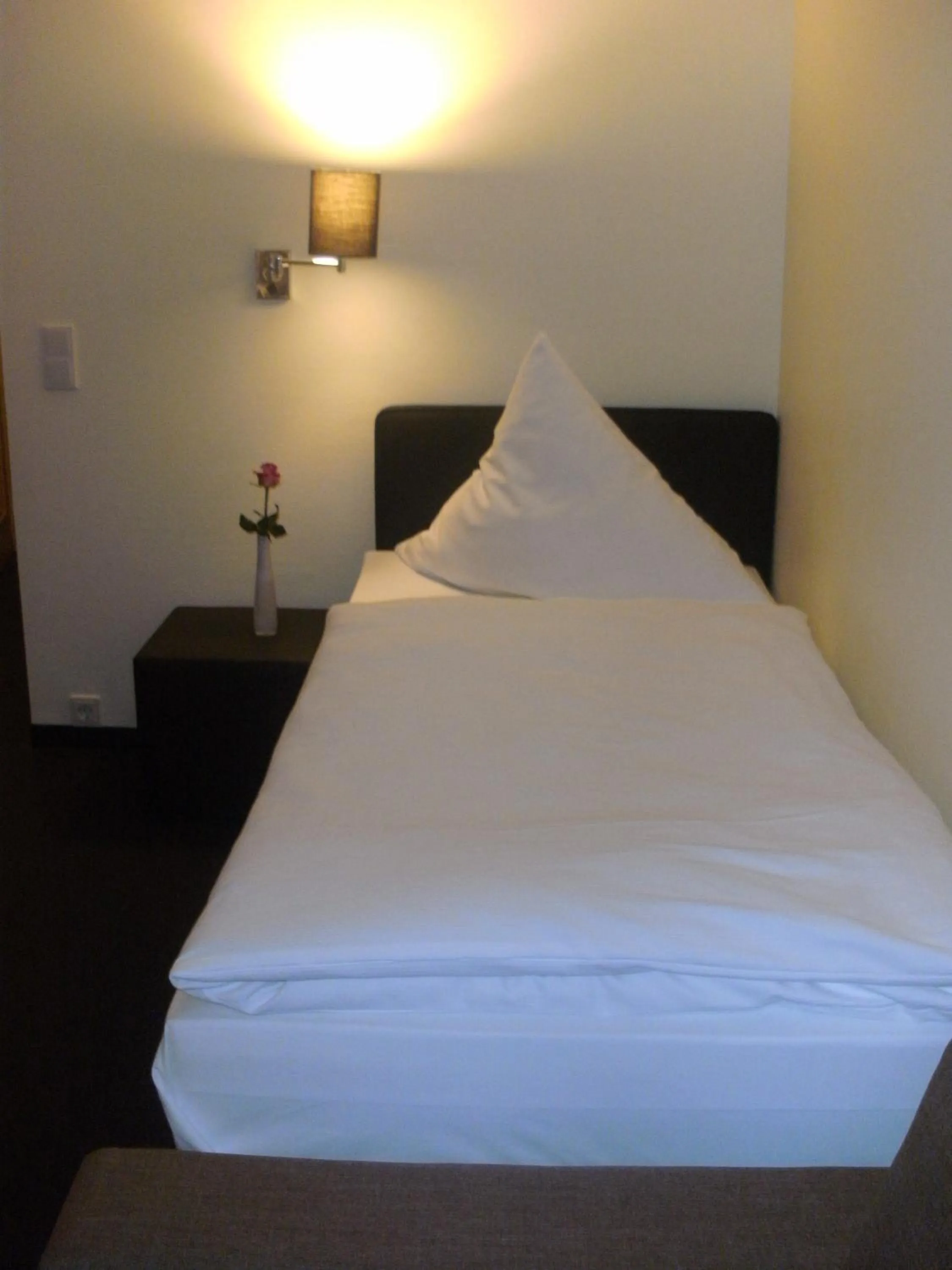 Bed in Waldhotel Tropfsteinhöhle