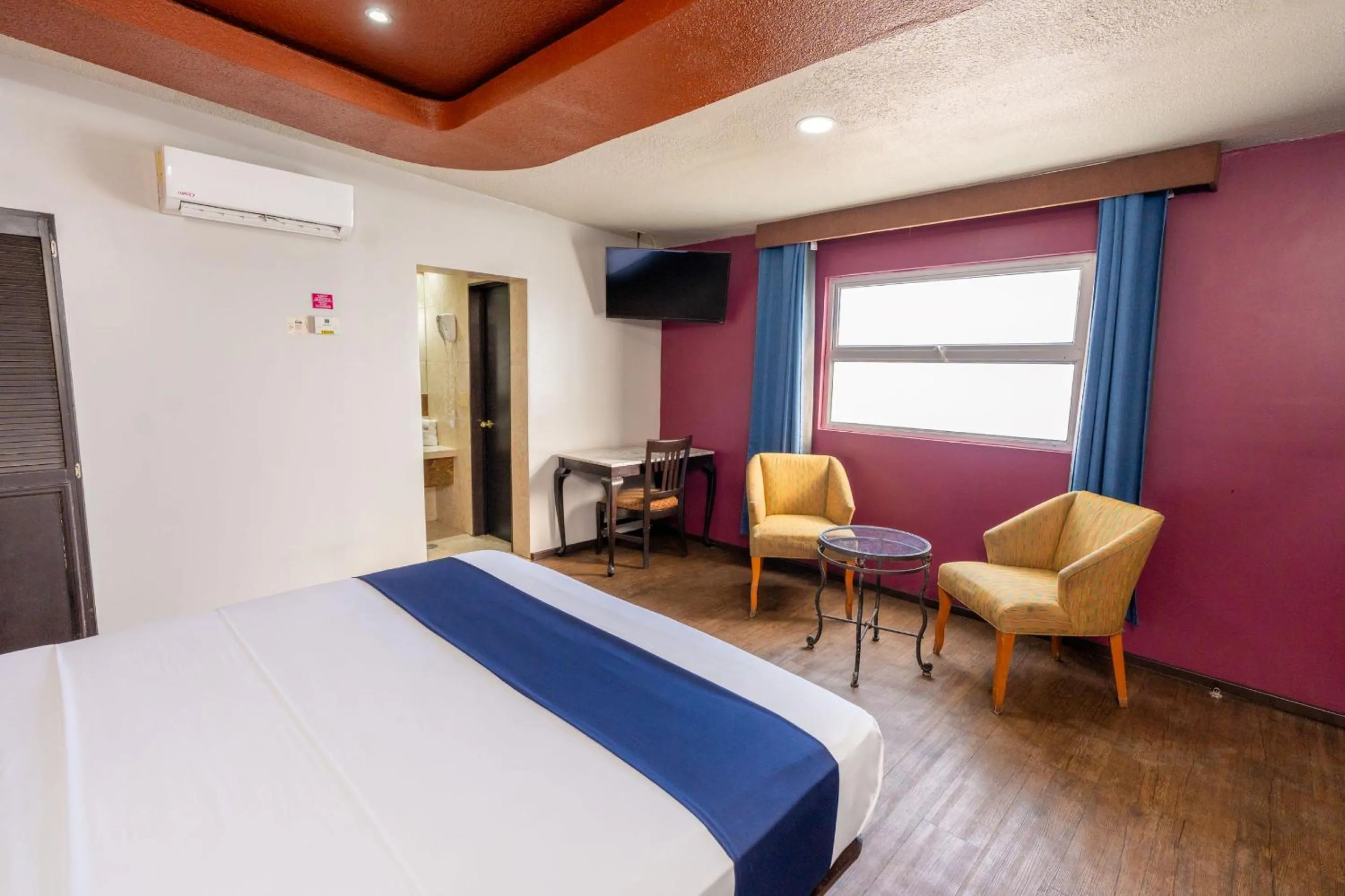 Seating area, Bed in Hotel Rose Ensenada