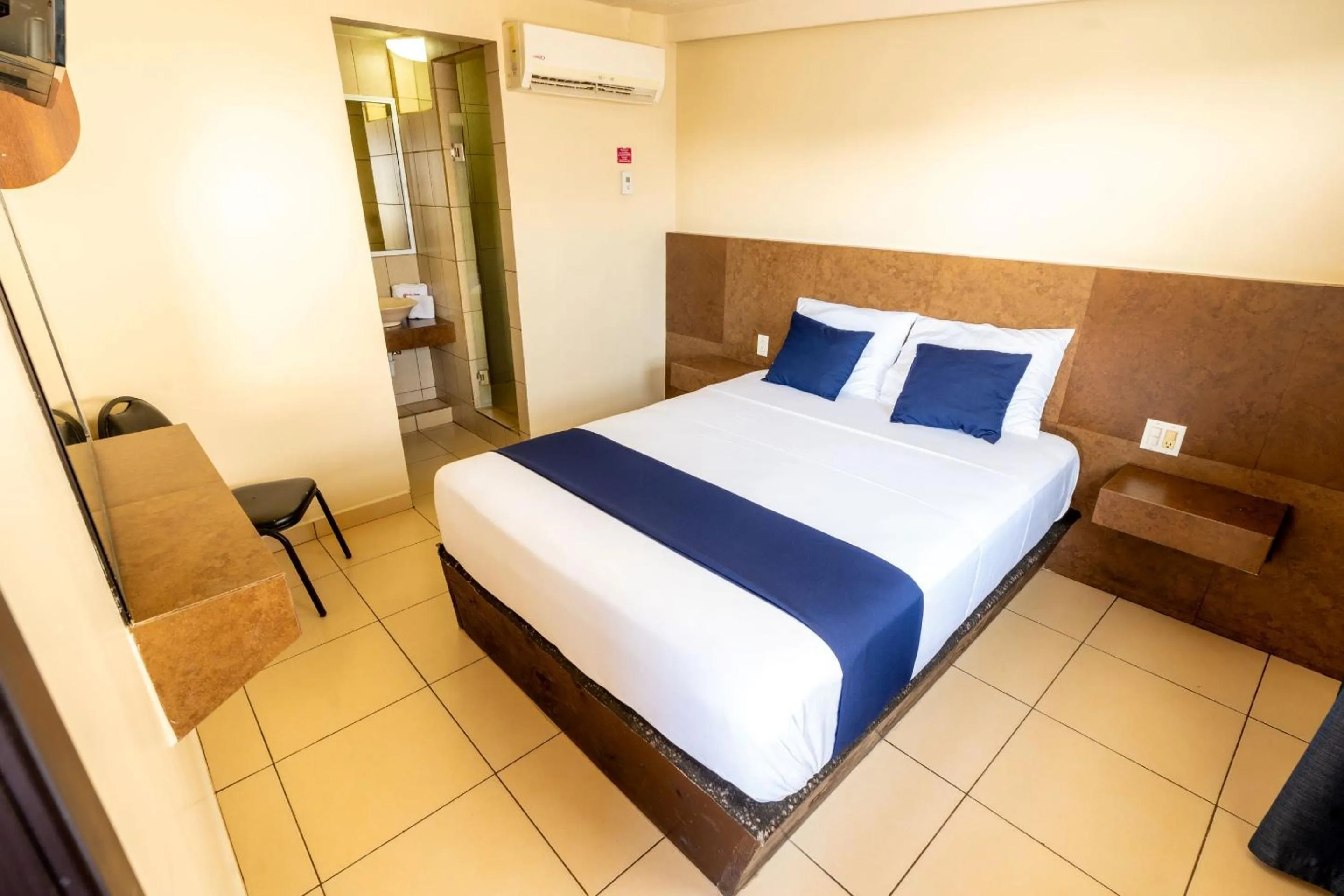 Photo of the whole room, Bed in Hotel Rose Ensenada