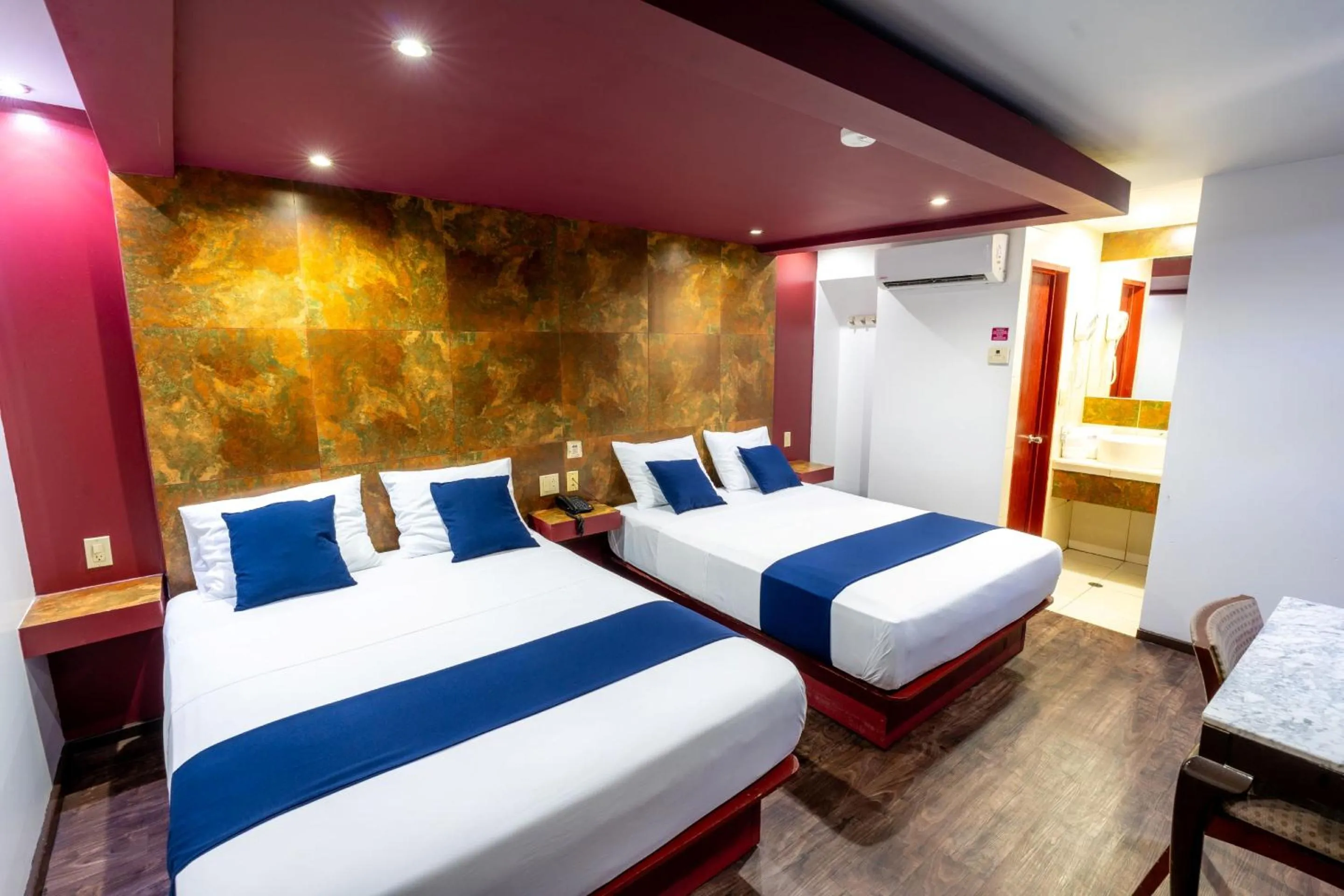 Photo of the whole room, Bed in Hotel Rose Ensenada