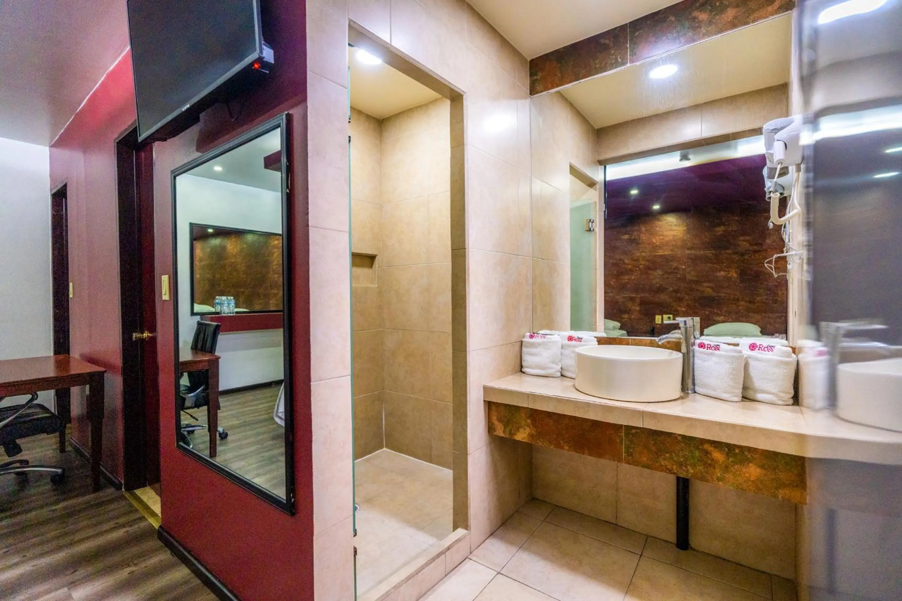 Shower in Hotel Rose Ensenada