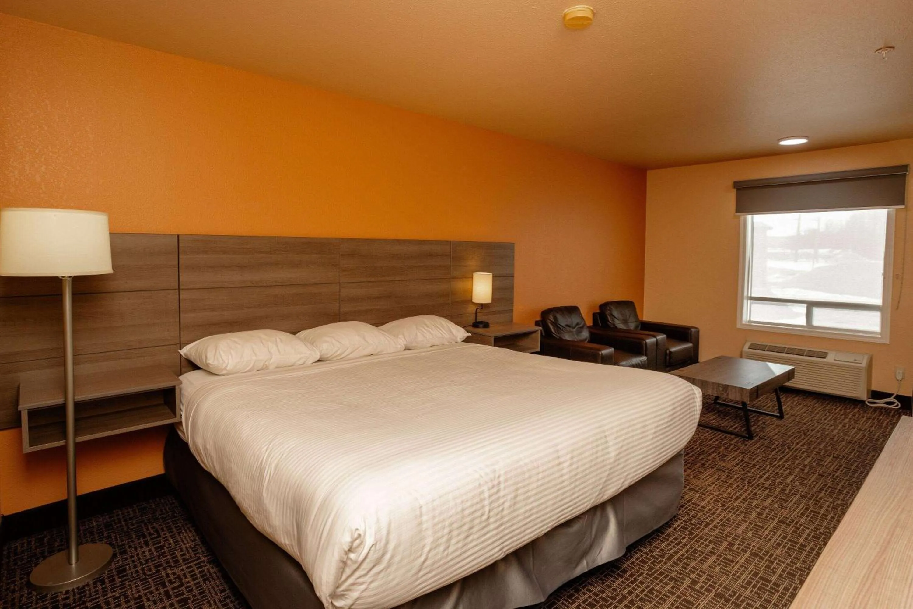Photo of the whole room, Bed in Ramada by Wyndham Cranbrook
