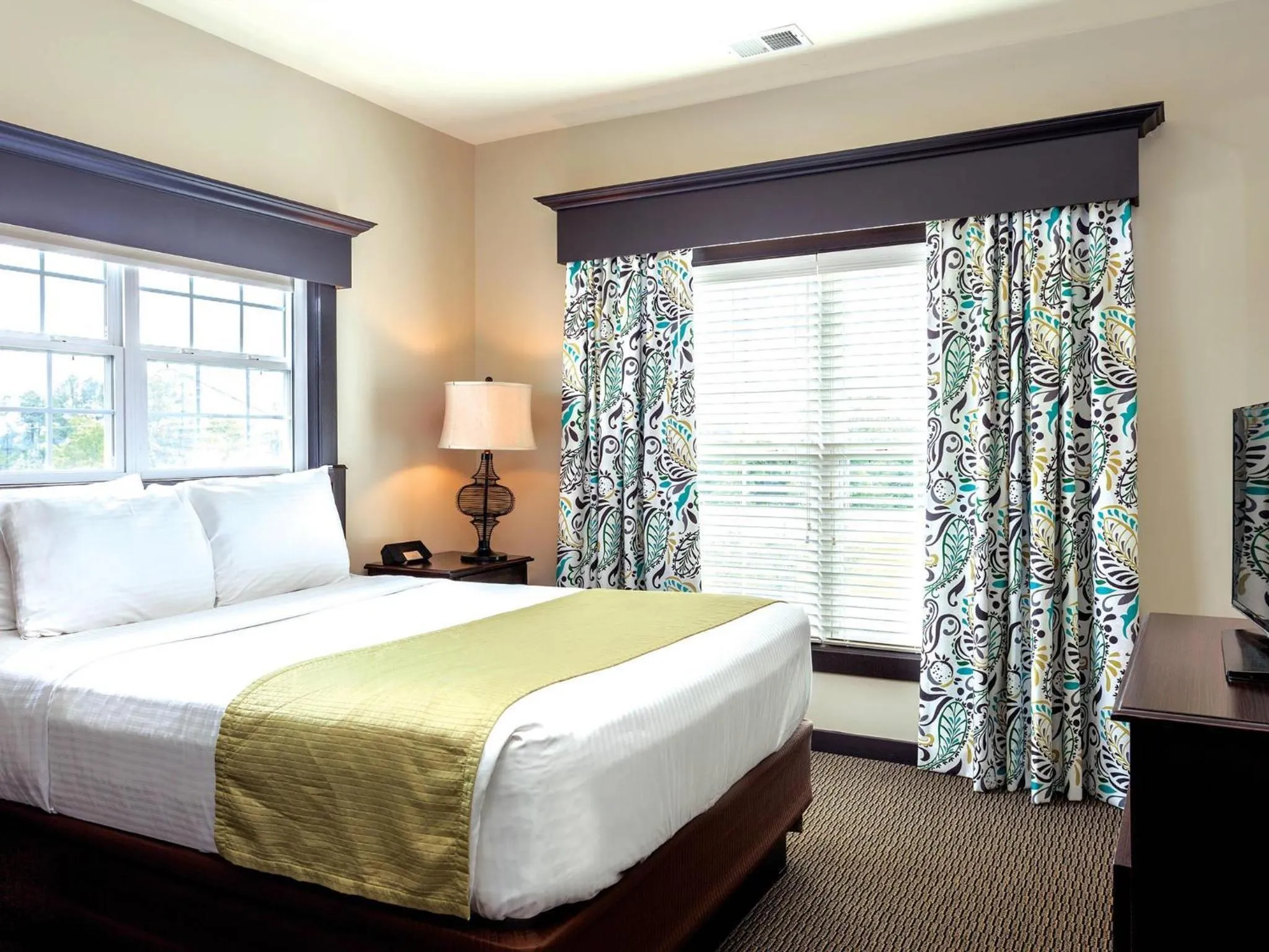 Bedroom, Bed in Bluegreen Vacations Parkside Williamsburg, an Ascend Collection Resort