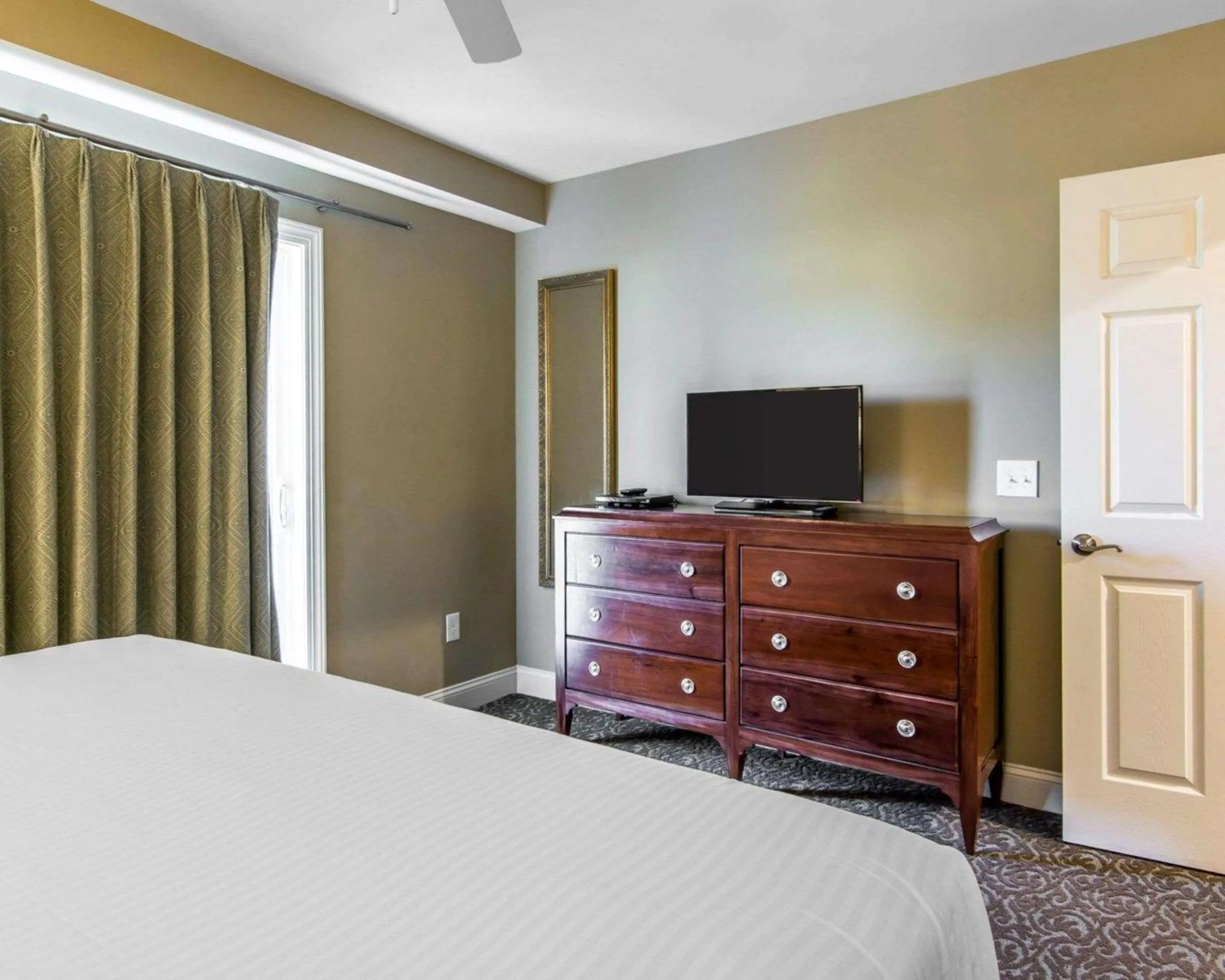 Bedroom, Bed in Bluegreen Vacations Parkside Williamsburg, an Ascend Collection Resort