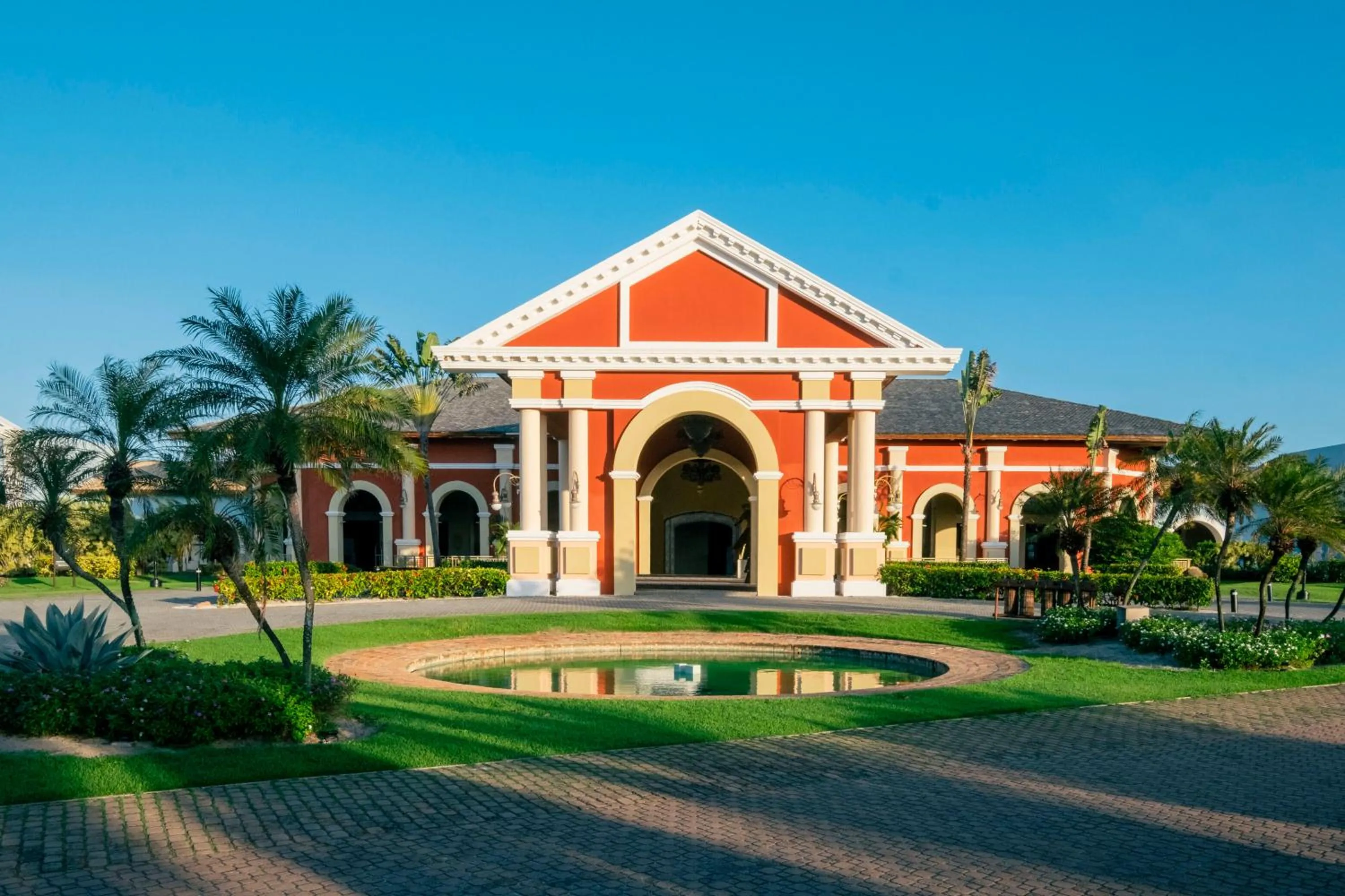 Facade/entrance in Iberostar Waves Bahia - All Inclusive
