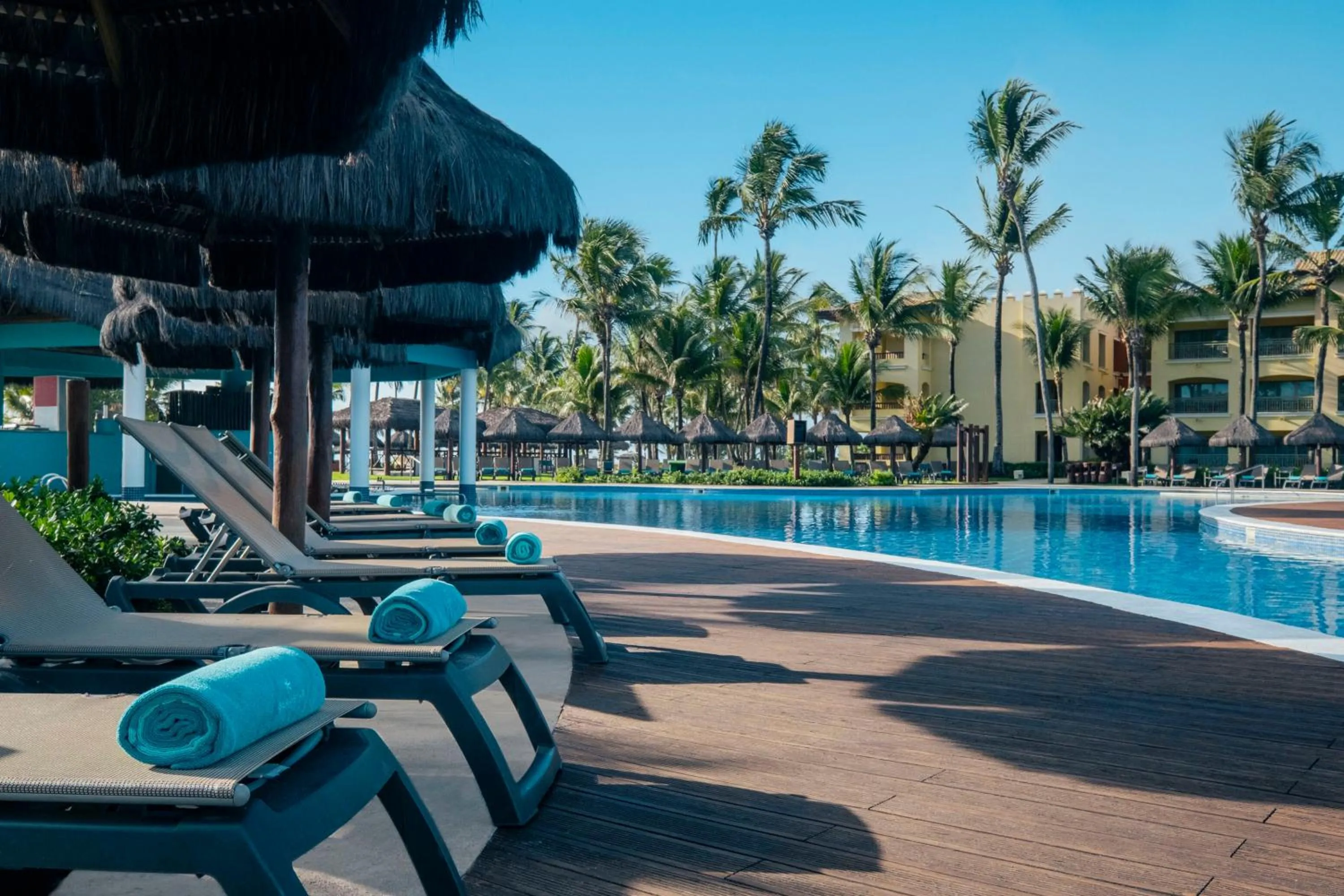 Swimming pool in Iberostar Waves Bahia - All Inclusive