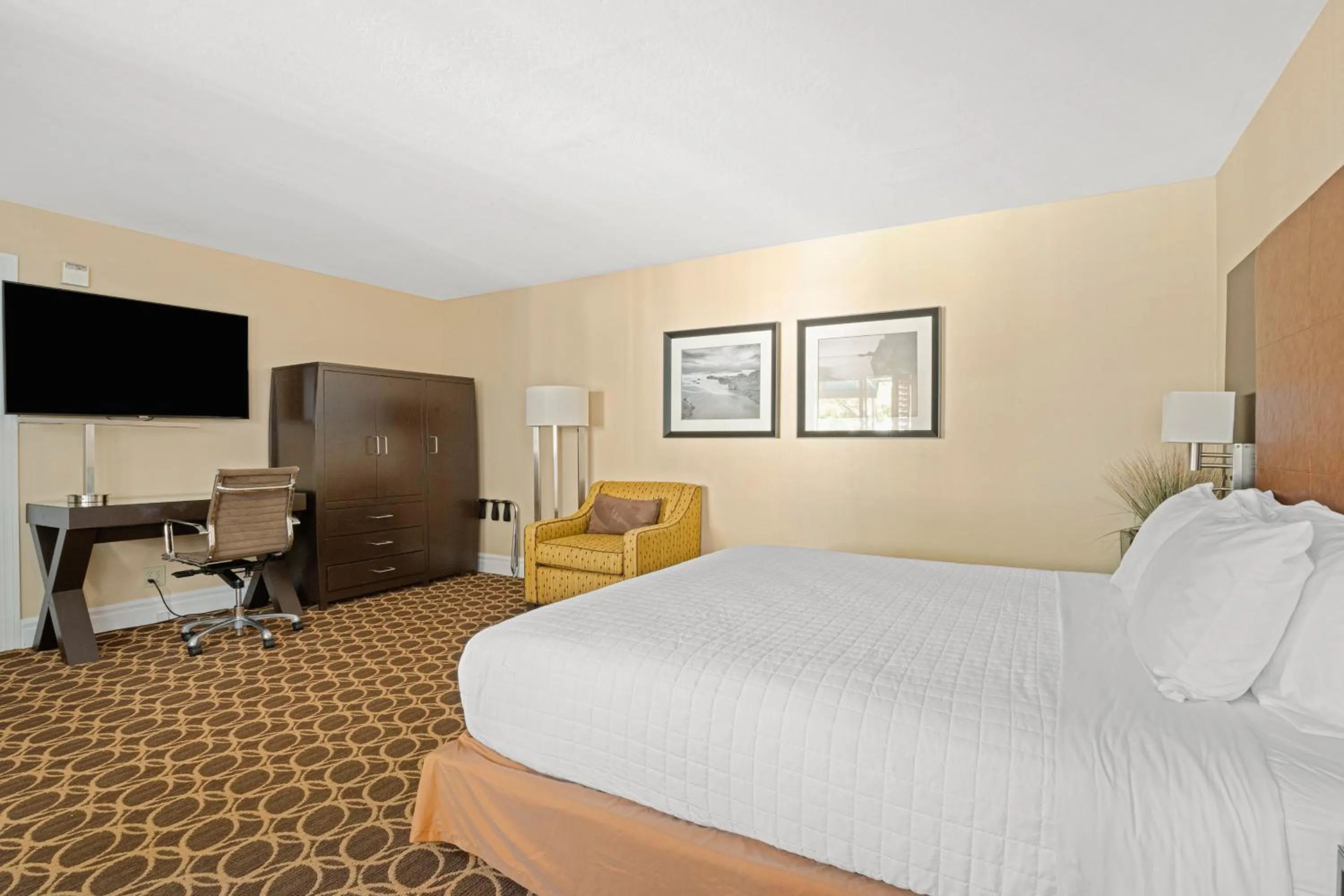 Bed in Marin Suites Hotel