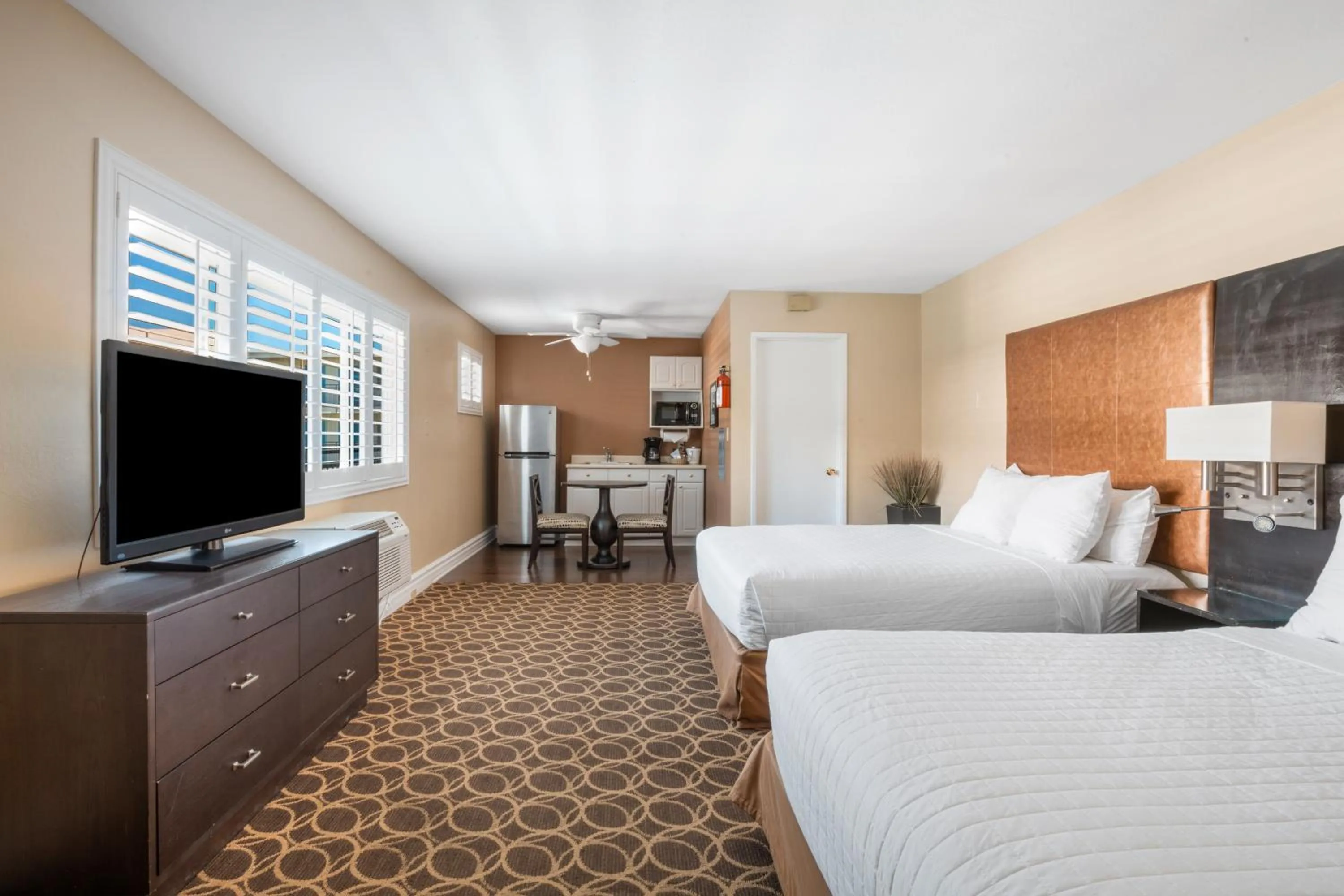 Bedroom, Bed in Marin Suites Hotel