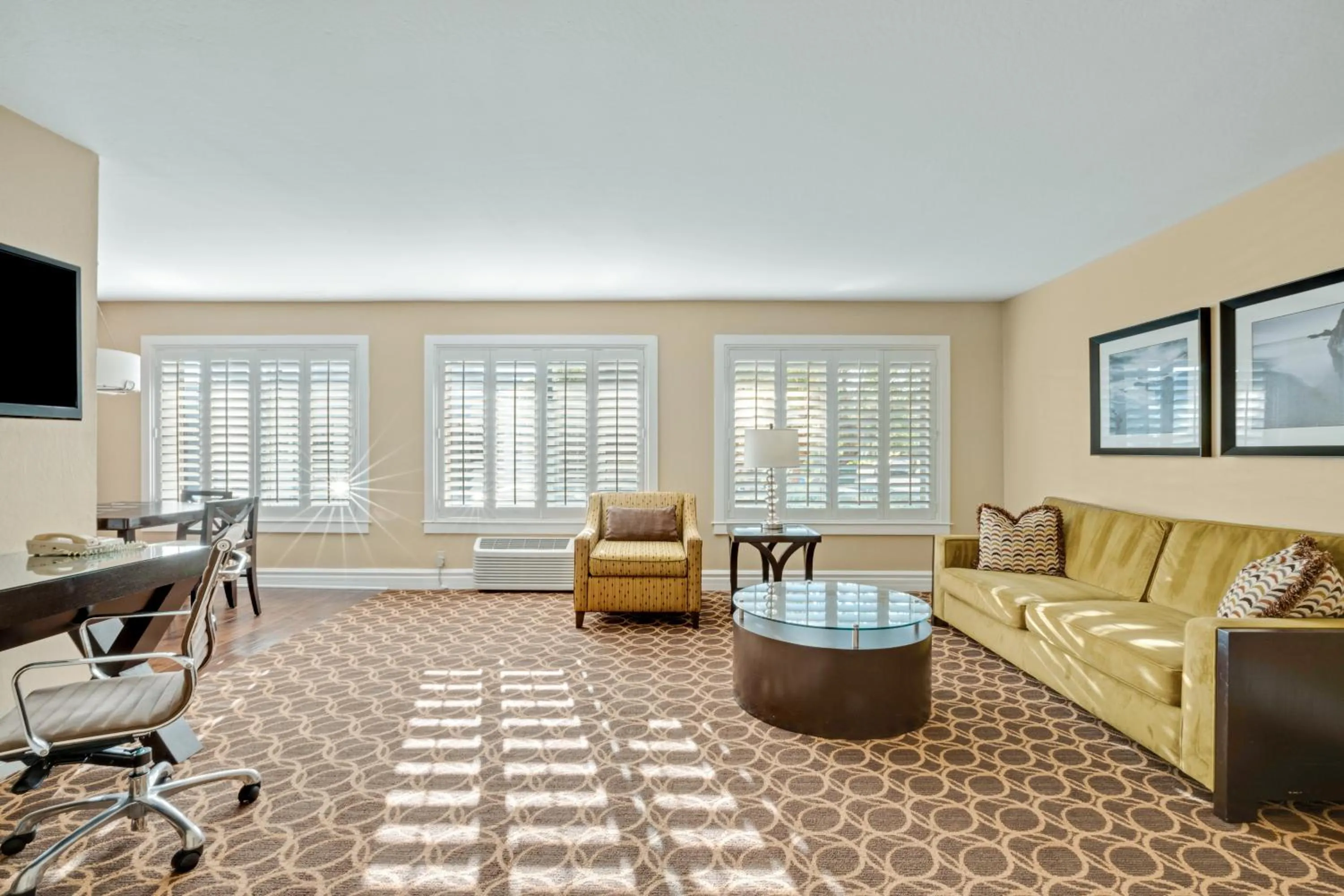 Living room in Marin Suites Hotel