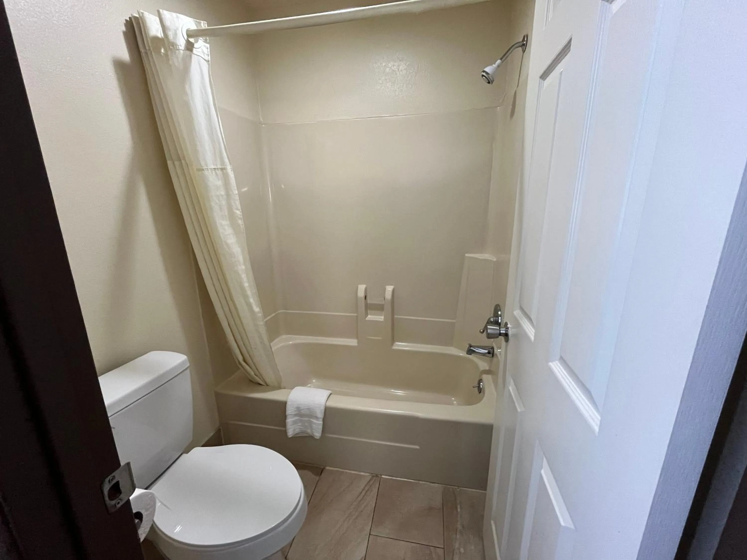 Bedroom in Budget Inn By OYO Nassawadox Hwy 13