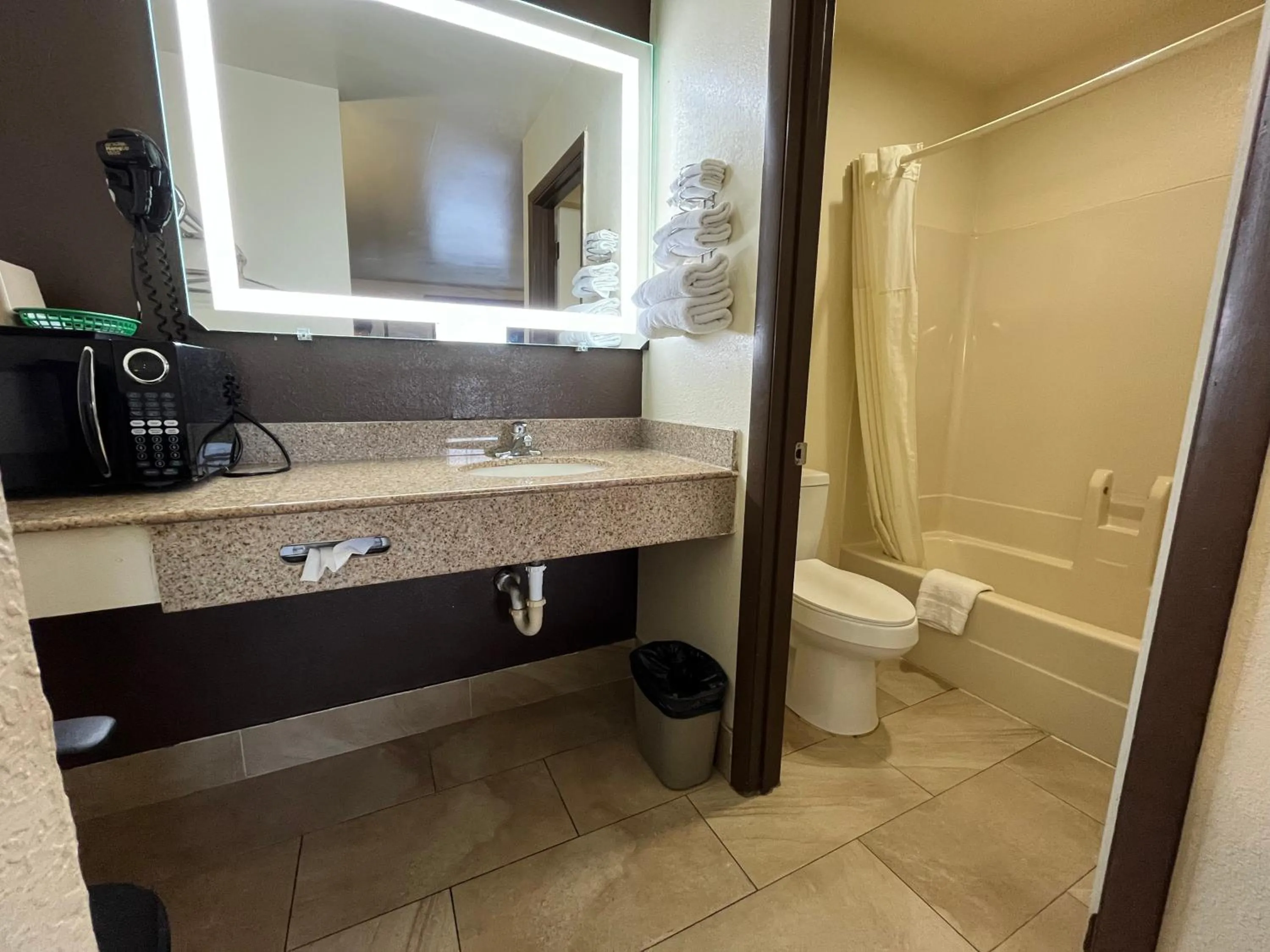 Bathroom in Budget Inn By OYO Nassawadox Hwy 13