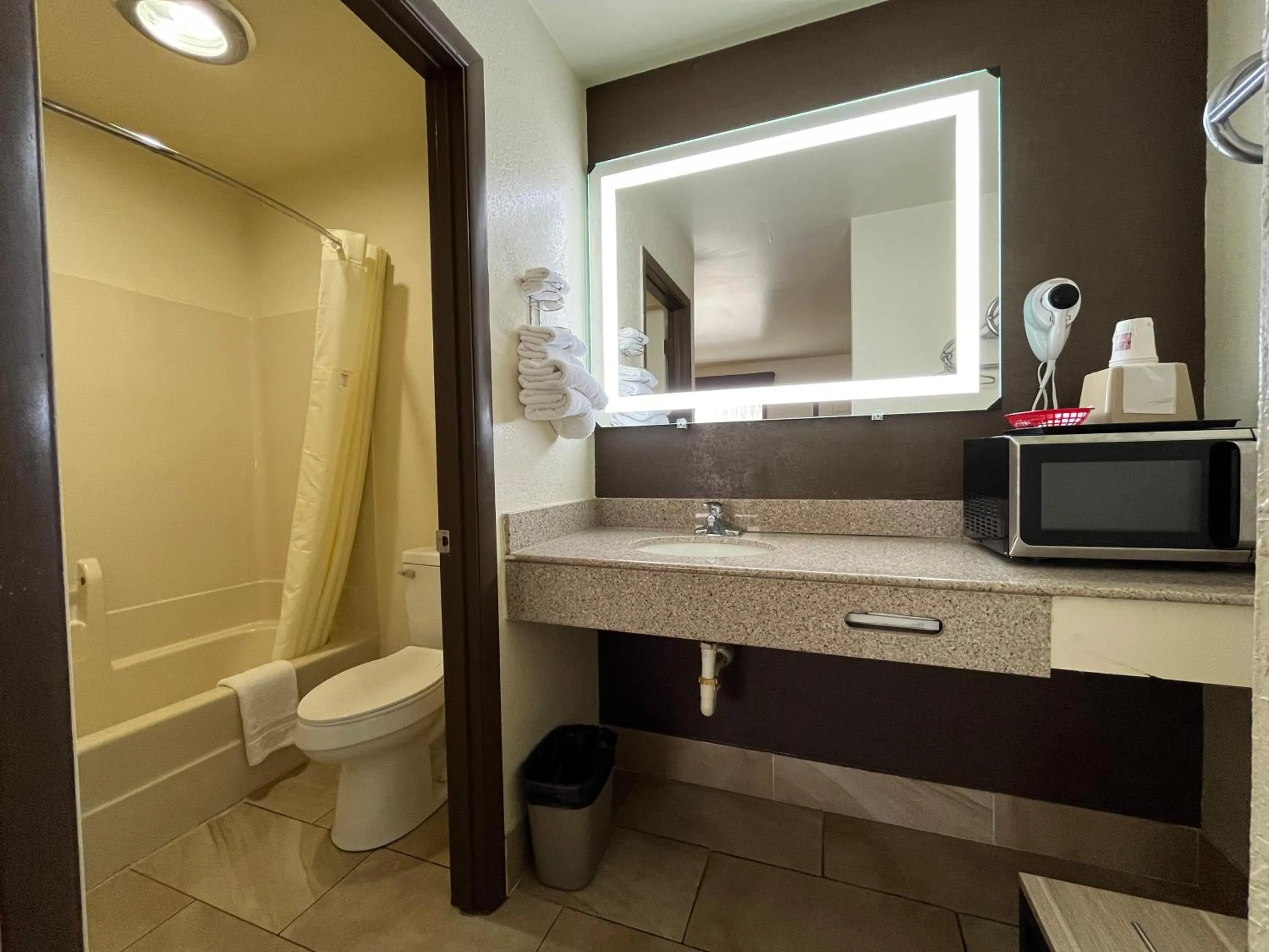 Bathroom in Budget Inn By OYO Nassawadox Hwy 13