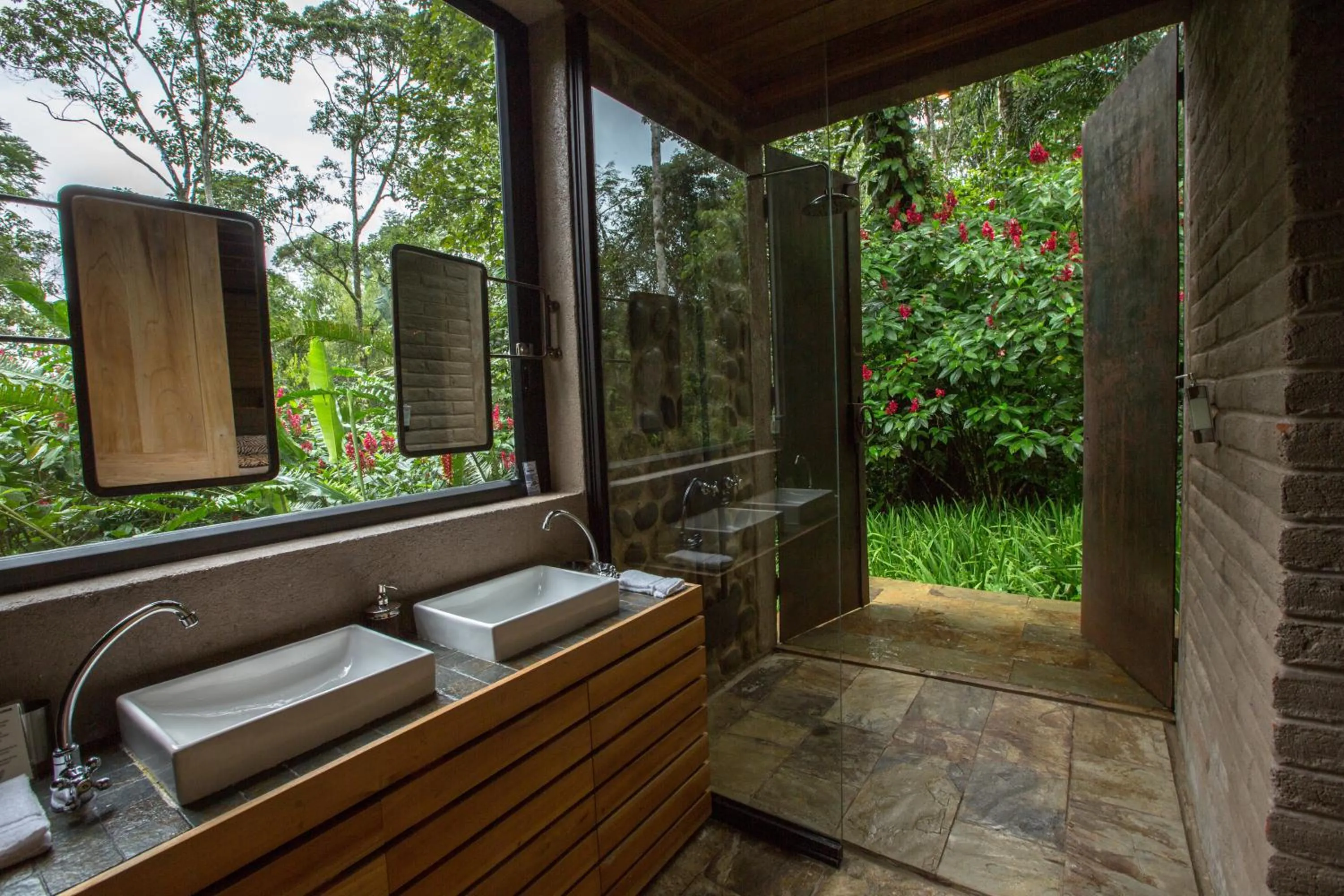Bathroom in Hamadryade Lodge