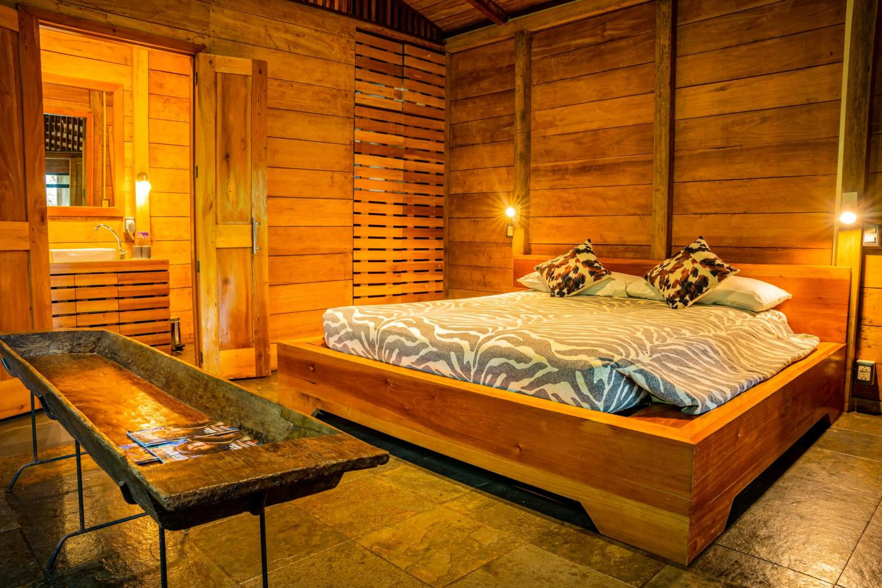 Property building, Bed in Hamadryade Lodge