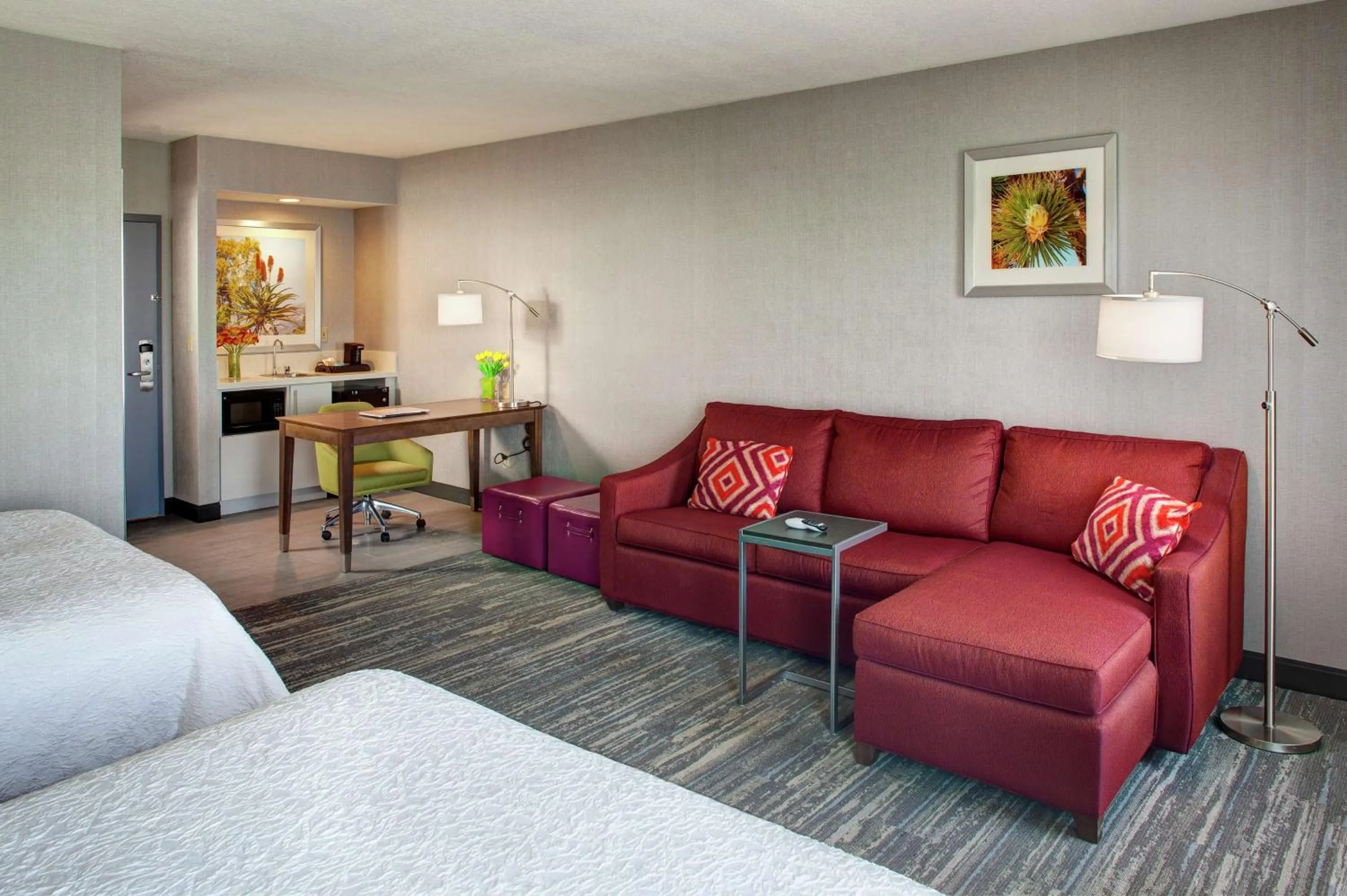 Living room in Hampton Inn & Suites Palm Desert